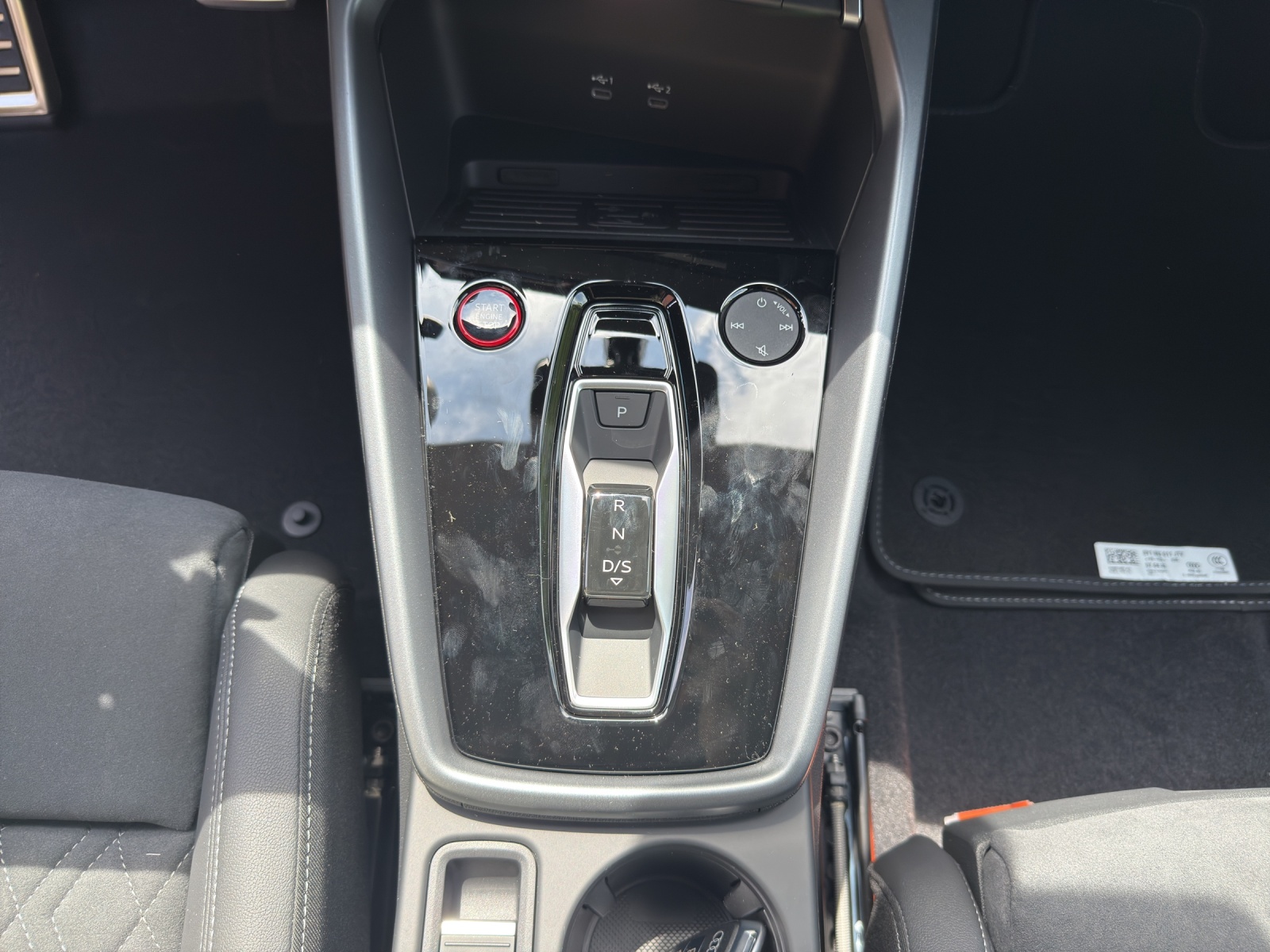 AUDI S3 Sportback TFSI quattro S-tronic-image-10