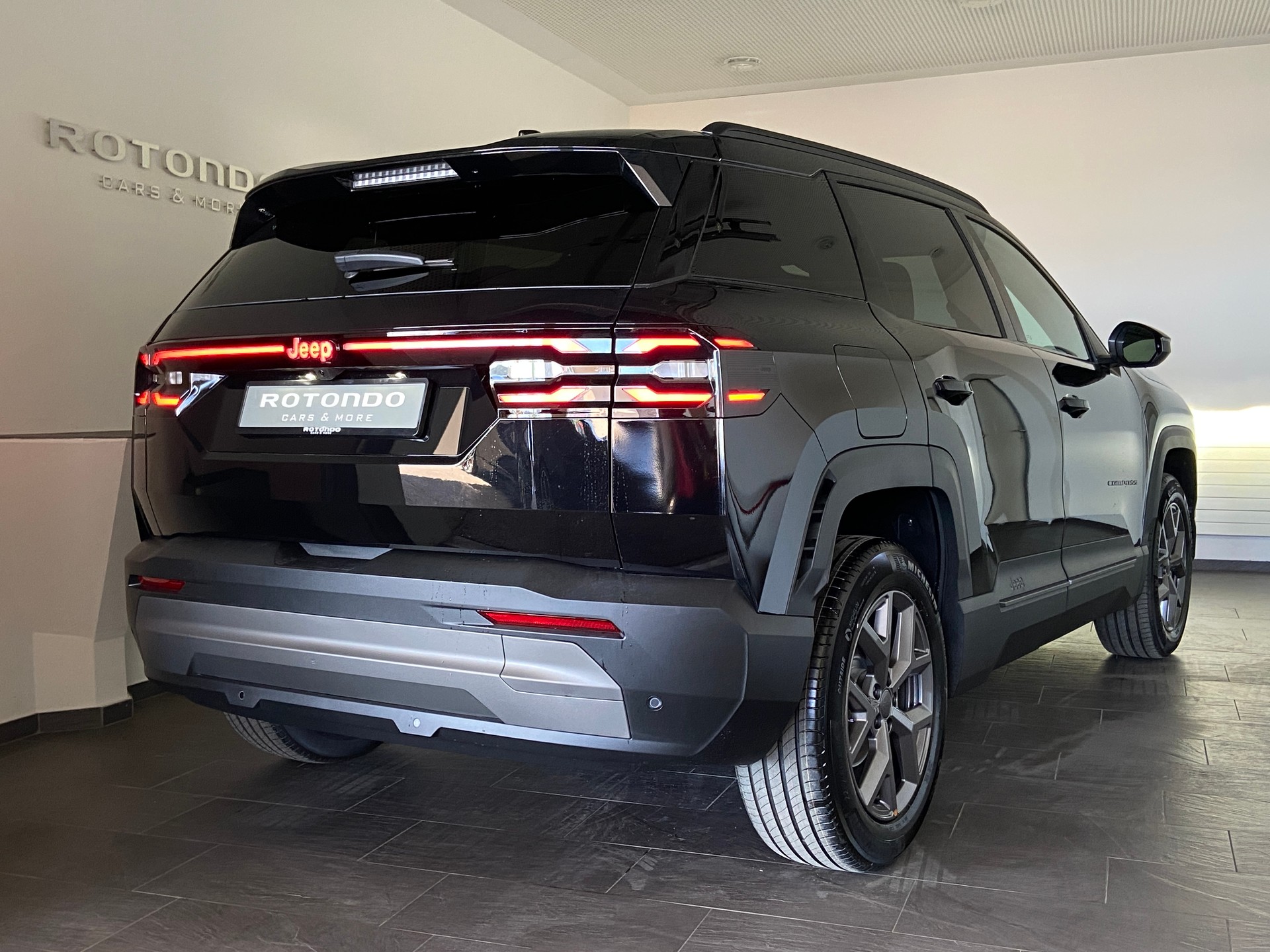JEEP Compass 1.2 T e-Hybrid First Edition-showroom-element-1