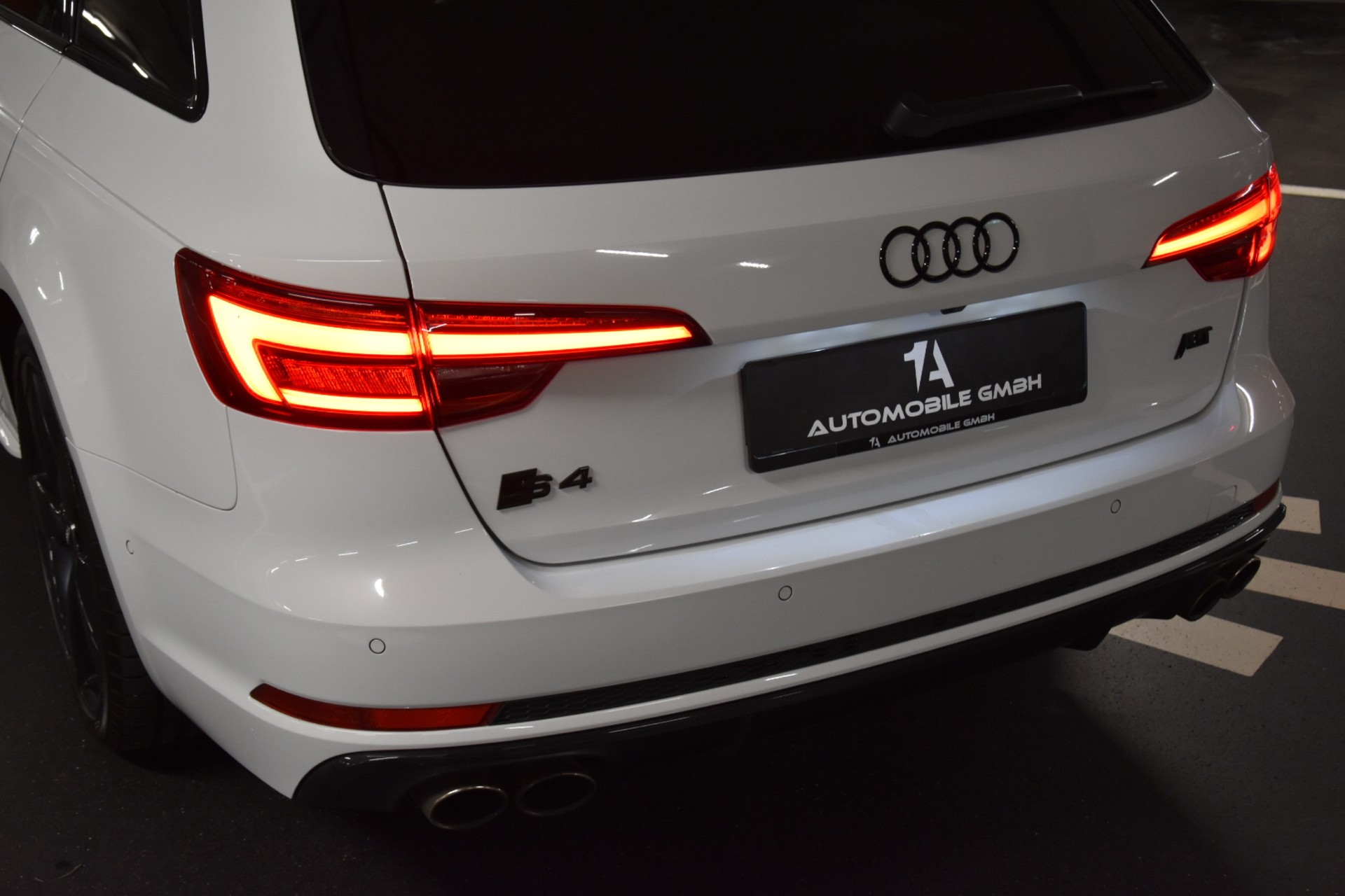AUDI S4 Avant 3.0 TFSI quattro tiptronic-image-5