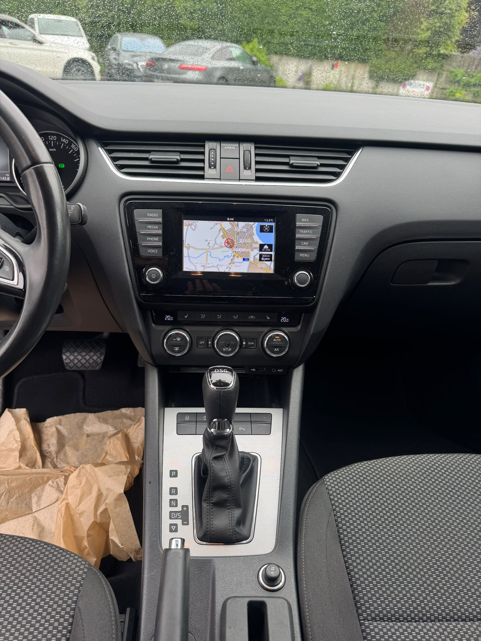 SKODA Octavia Combi 1.4 TSI Ambition DSG-image-11