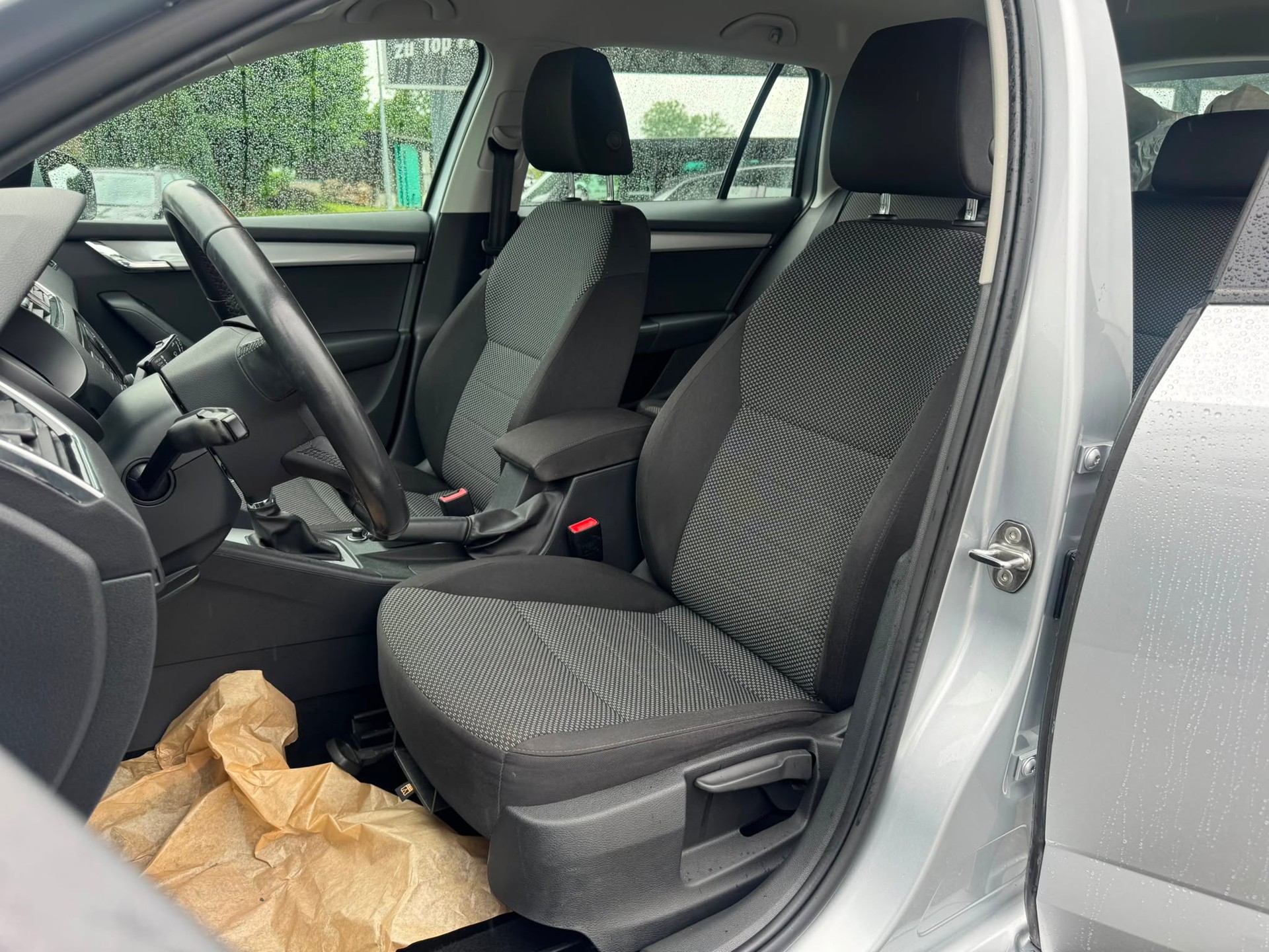 SKODA Octavia Combi 1.4 TSI Ambition DSG-image-12