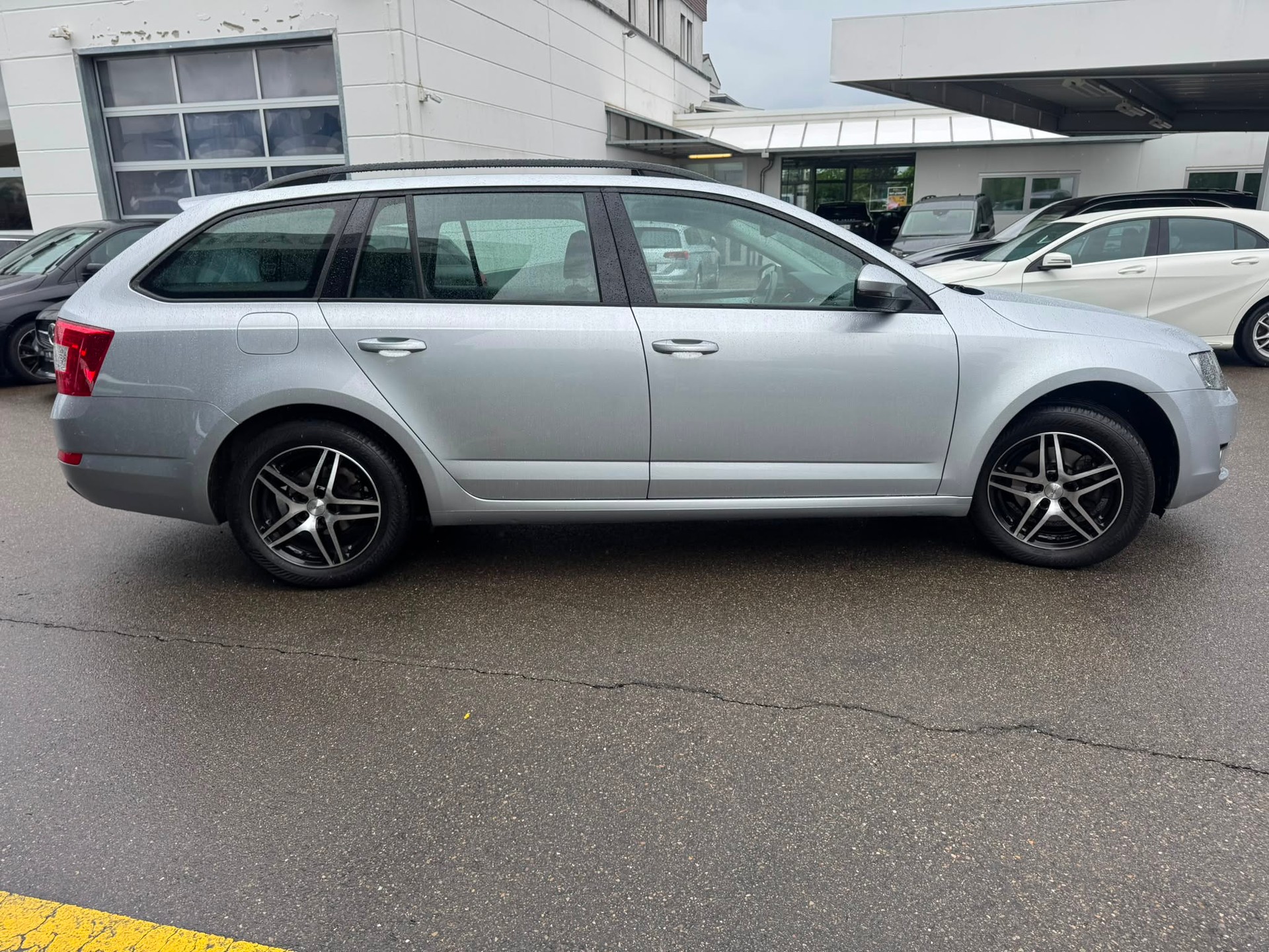 SKODA Octavia Combi 1.4 TSI Ambition DSG-image-4