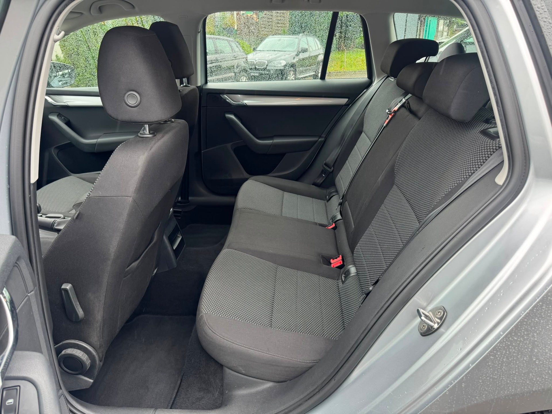 SKODA Octavia Combi 1.4 TSI Ambition DSG-image-14