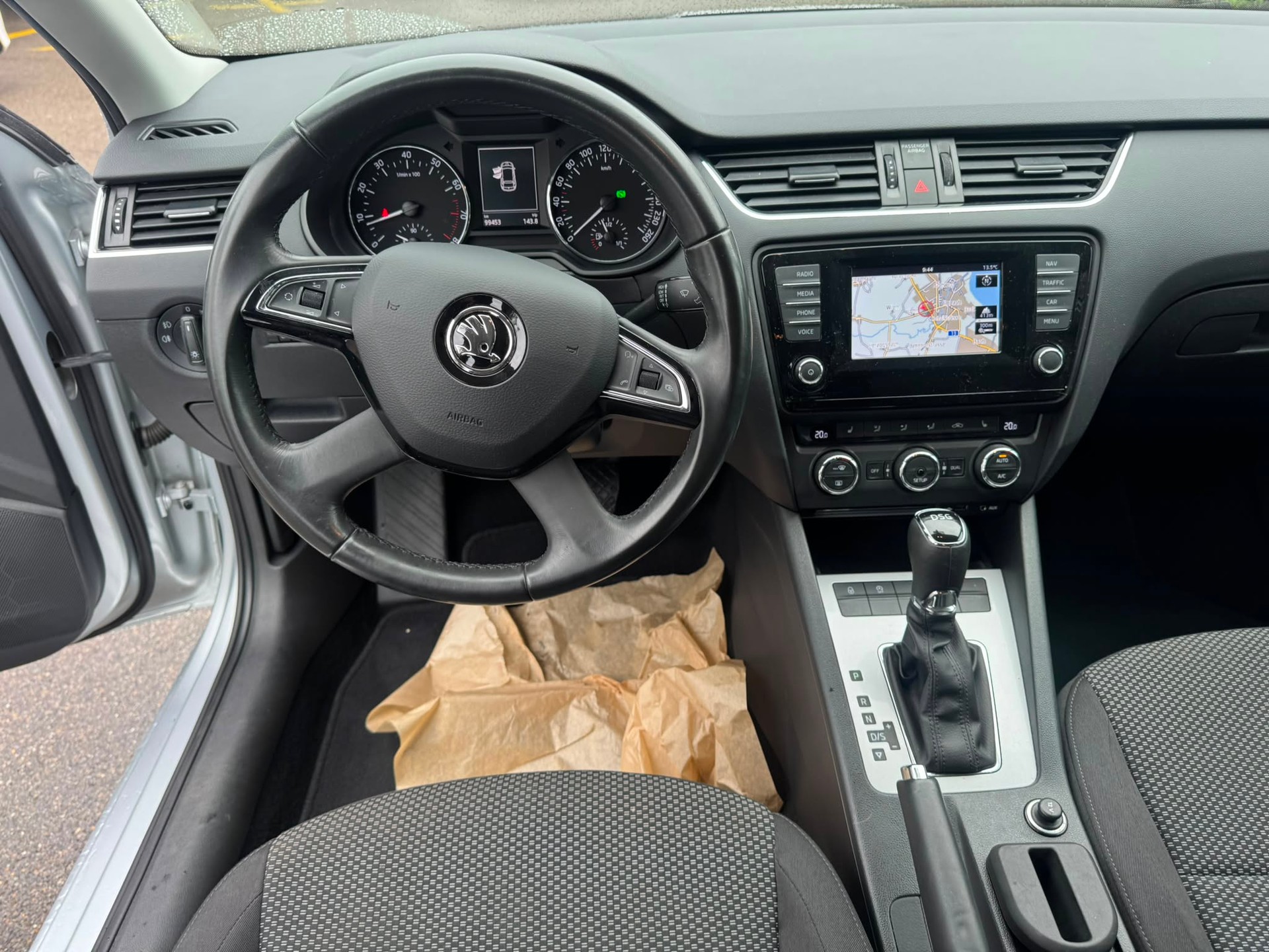 SKODA Octavia Combi 1.4 TSI Ambition DSG-image-10