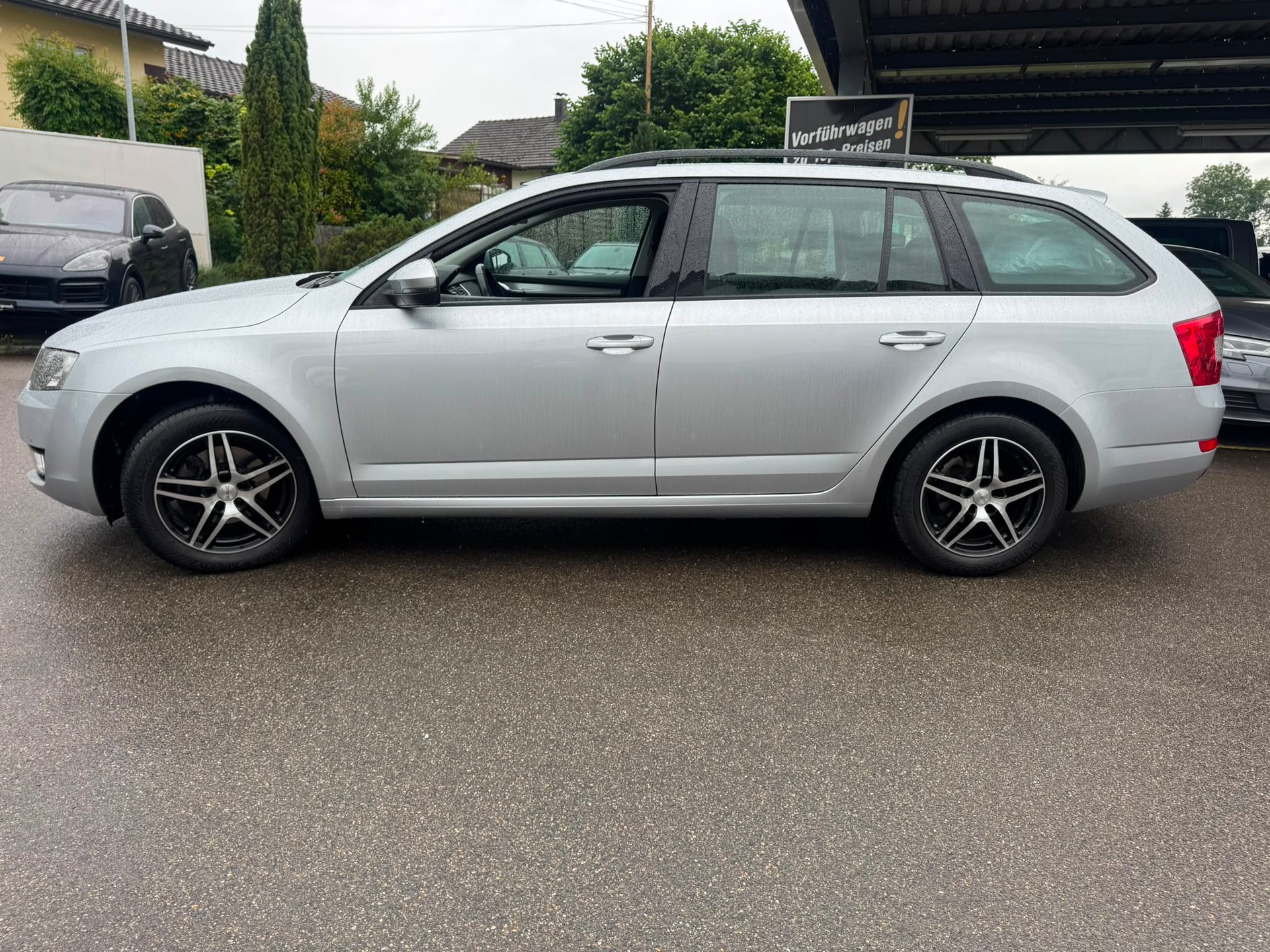 SKODA Octavia Combi 1.4 TSI Ambition DSG-image-3