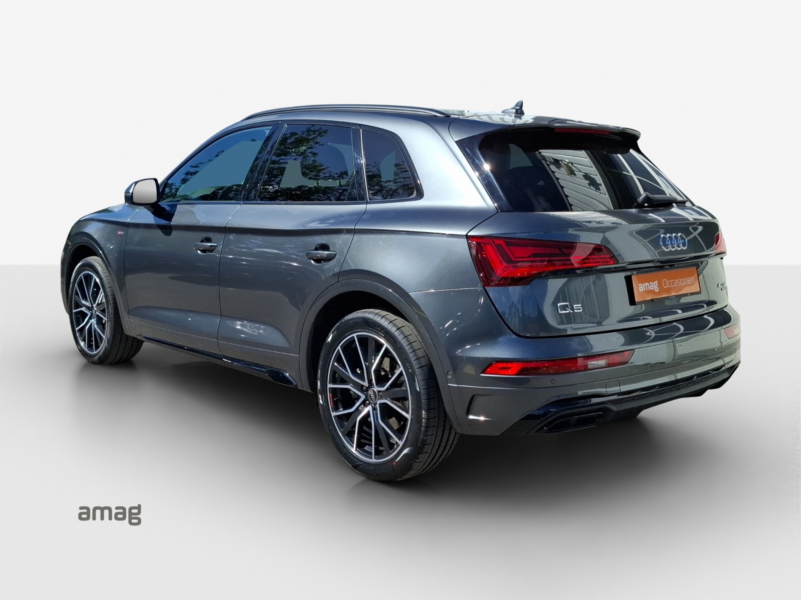 AUDI Q5 40 TDI Black Edition quattro S-tronic-image-2