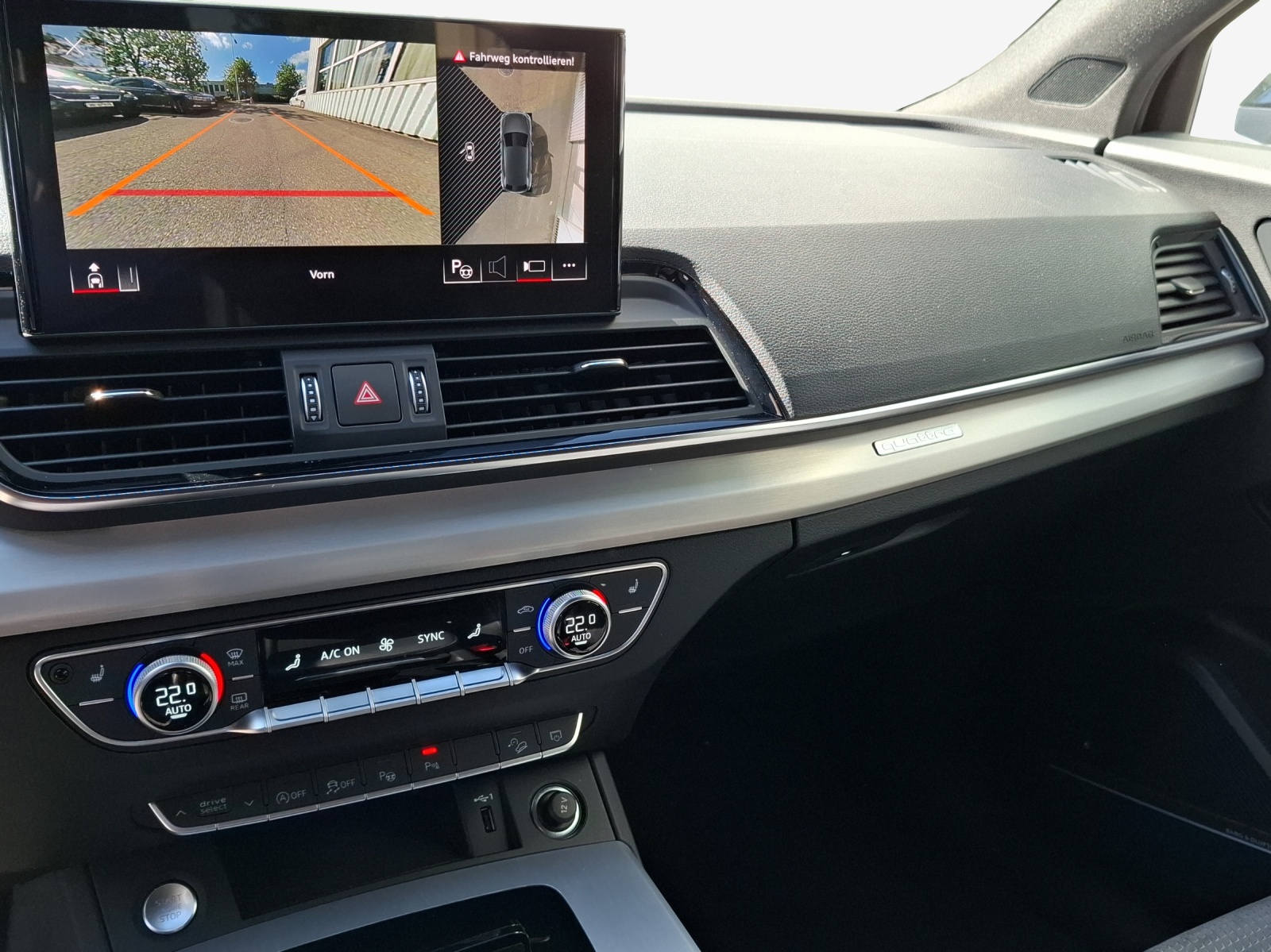 AUDI Q5 40 TDI Black Edition quattro S-tronic-image-10