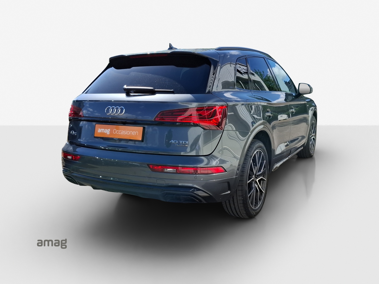 AUDI Q5 40 TDI Black Edition quattro S-tronic-image-4