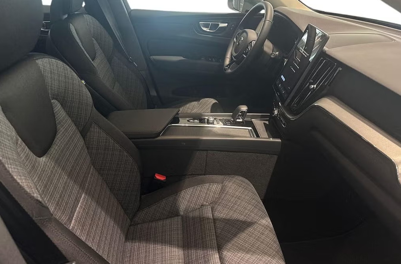 VOLVO XC60 T6 eAWD PluginHybrid Core Geartronic-image-7