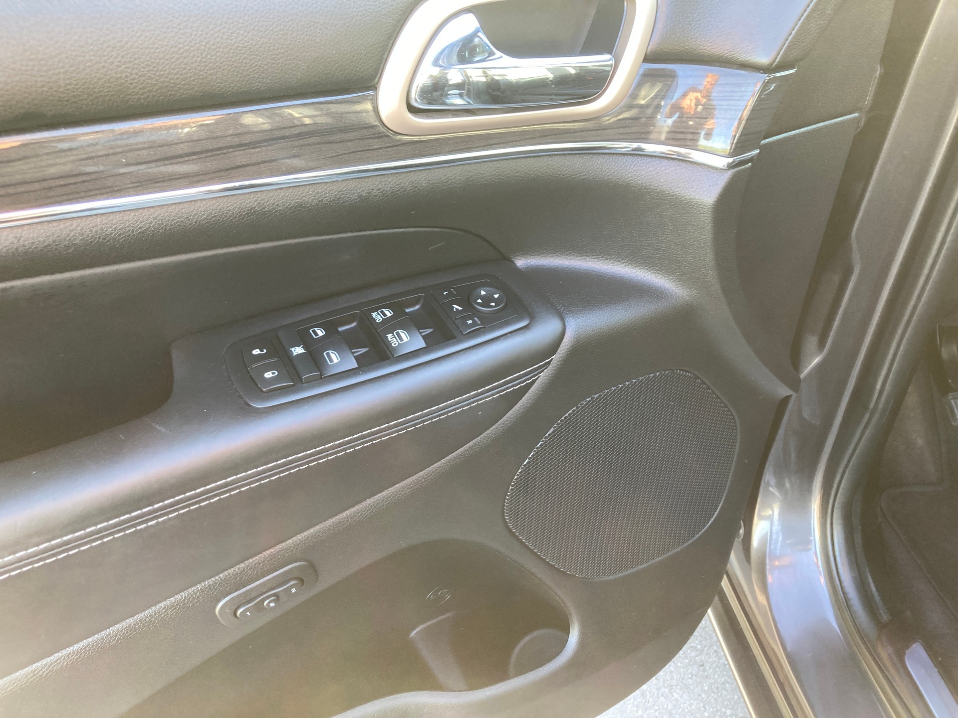 JEEP Grand Cherokee 3.0 CRD Overland Automatic mit 3.500 KG Anhängerkupplung-image-10