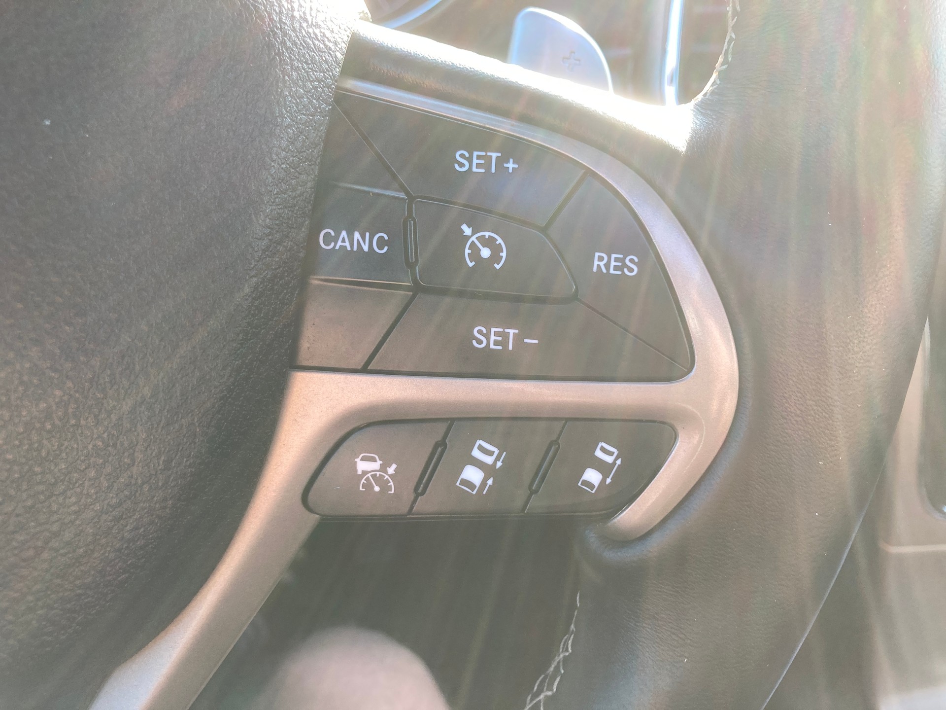 JEEP Grand Cherokee 3.0 CRD Overland Automatic mit 3.500 KG Anhängerkupplung-image-14