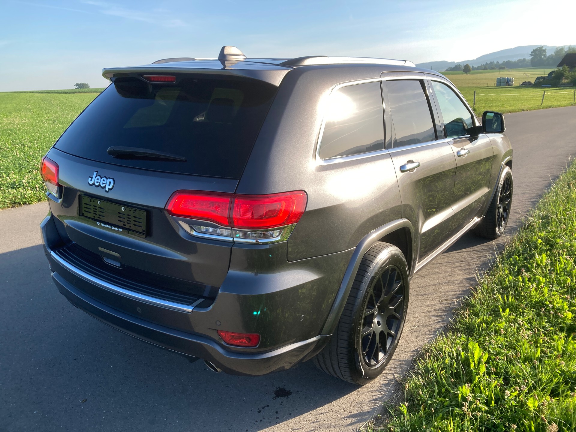 JEEP Grand Cherokee 3.0 CRD Overland Automatic mit 3.500 KG Anhängerkupplung-image-2
