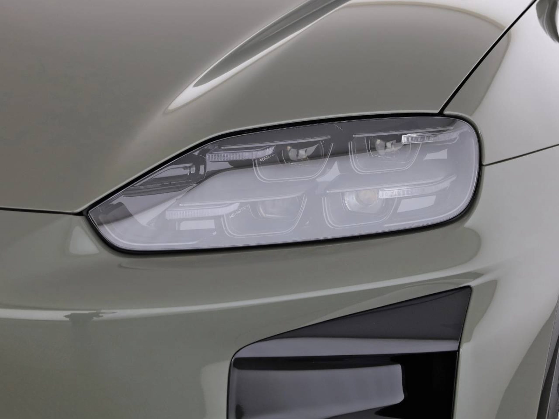 PORSCHE Cayenne Turbo Coupé Electric-image-18