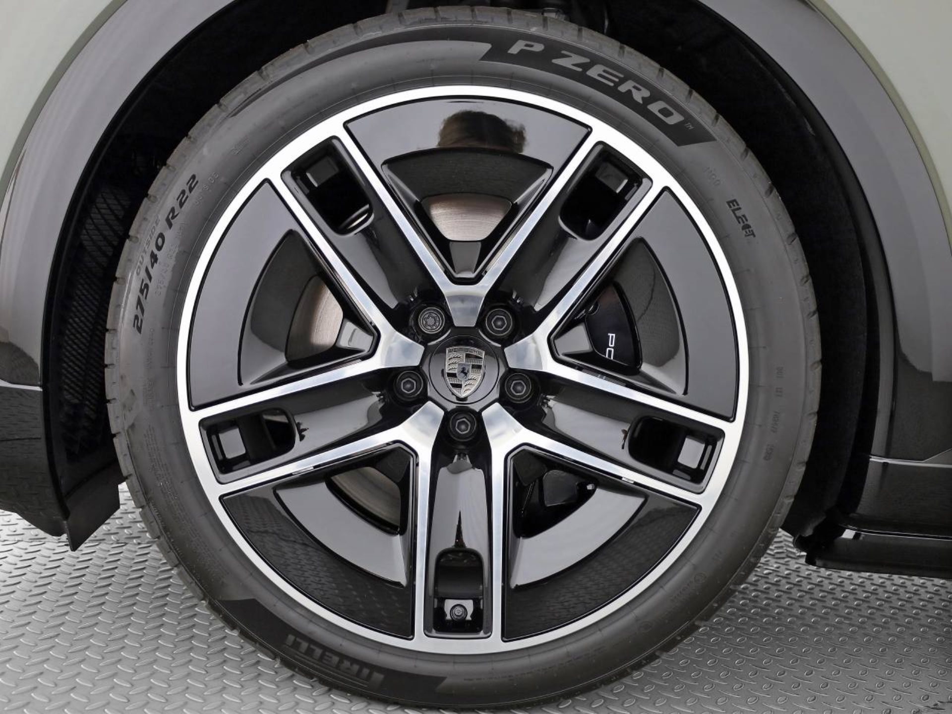 PORSCHE Cayenne Turbo Coupé Electric-image-7