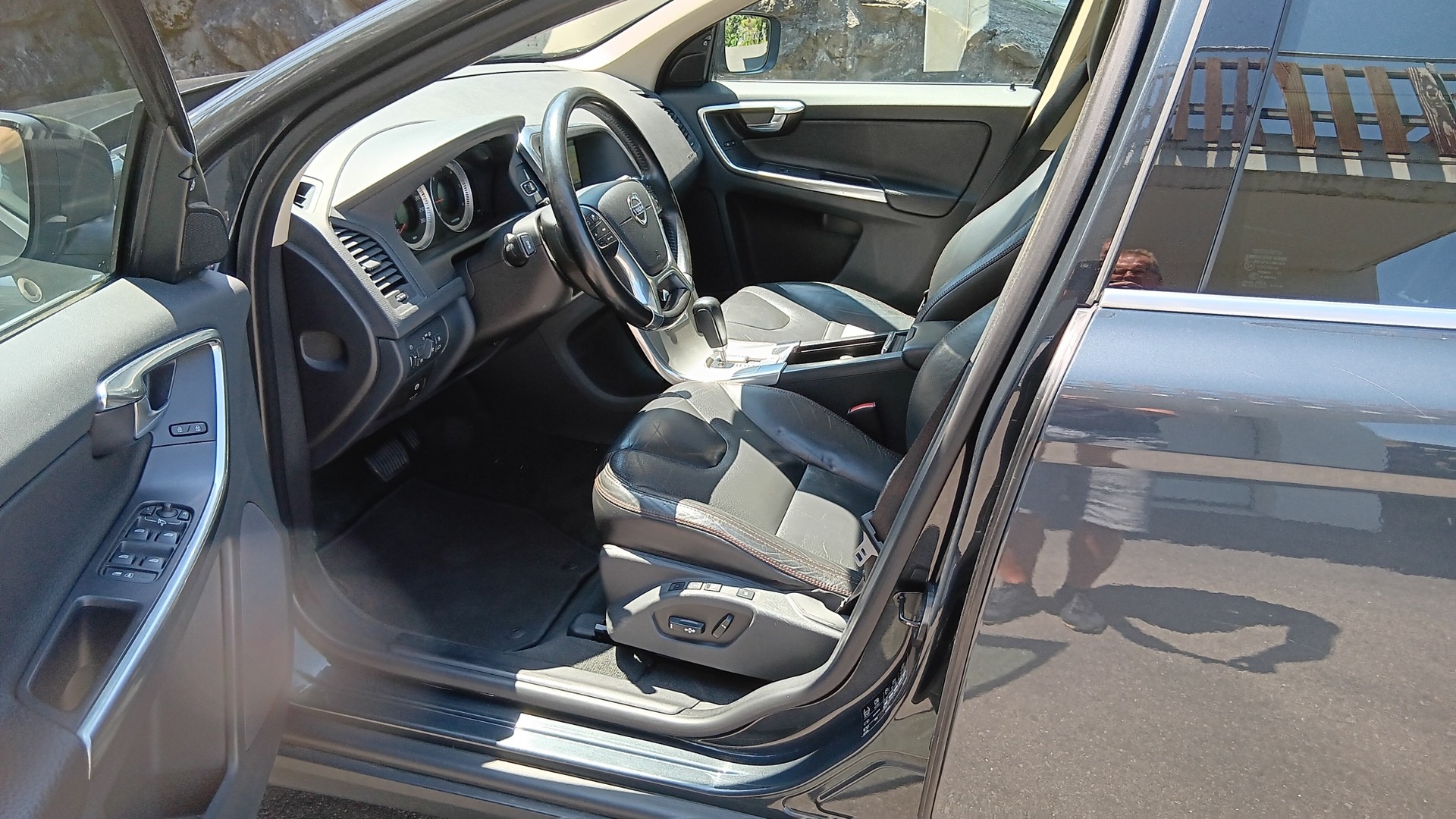 VOLVO XC60 D3 AWD Summum Geartronic-image-2
