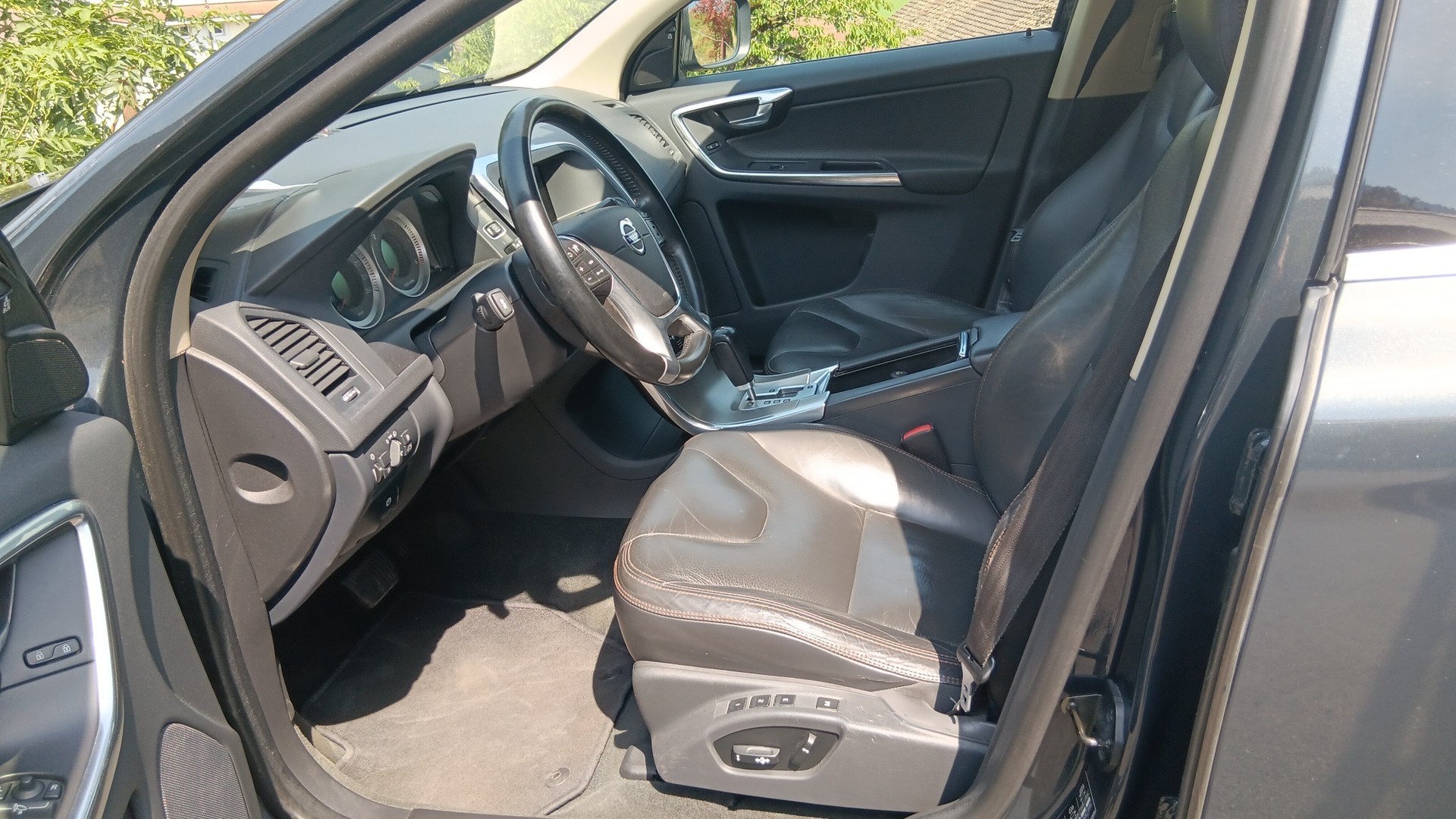 VOLVO XC60 D3 AWD Summum Geartronic-image-4