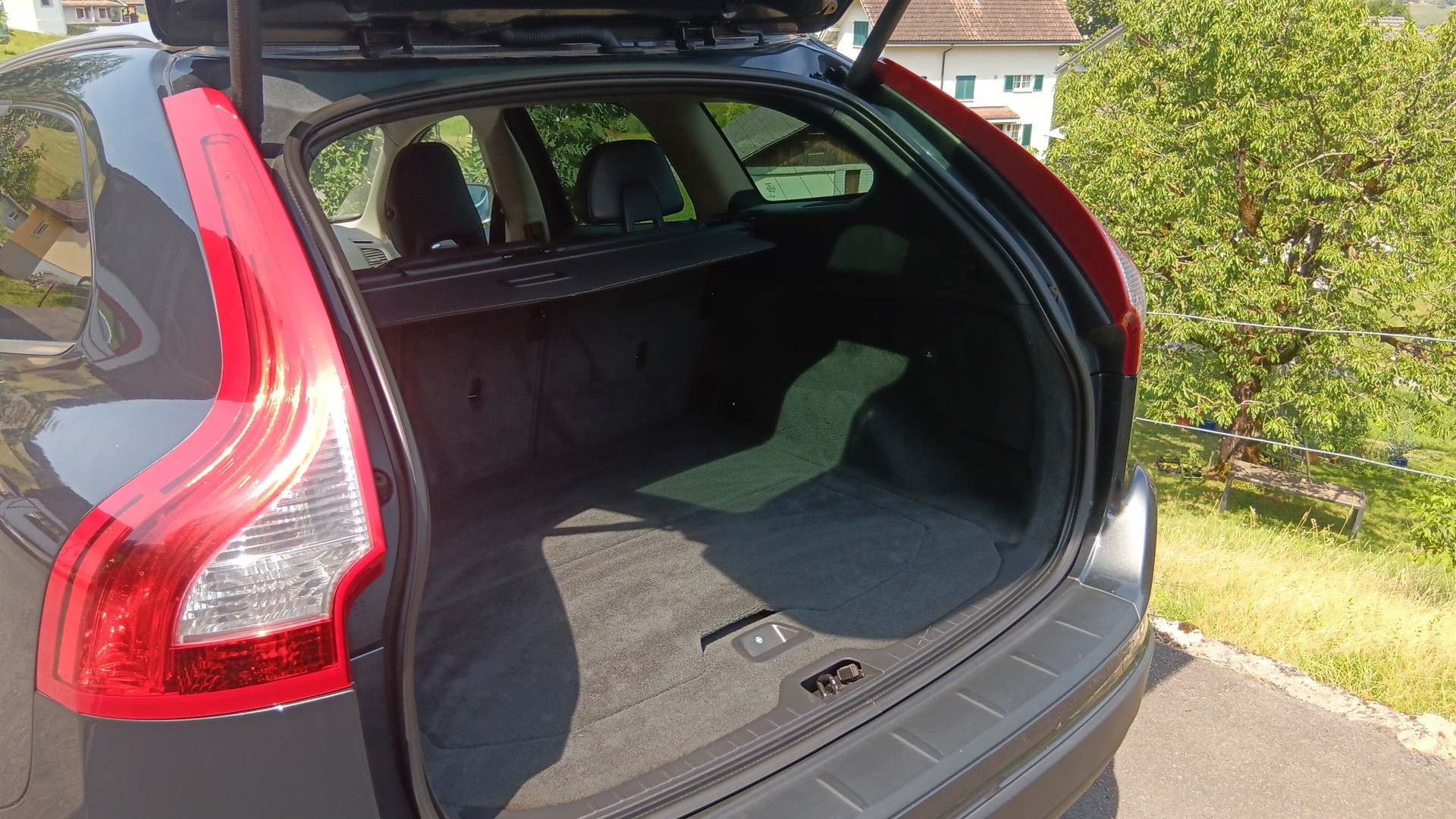 VOLVO XC60 D3 AWD Summum Geartronic-image-7