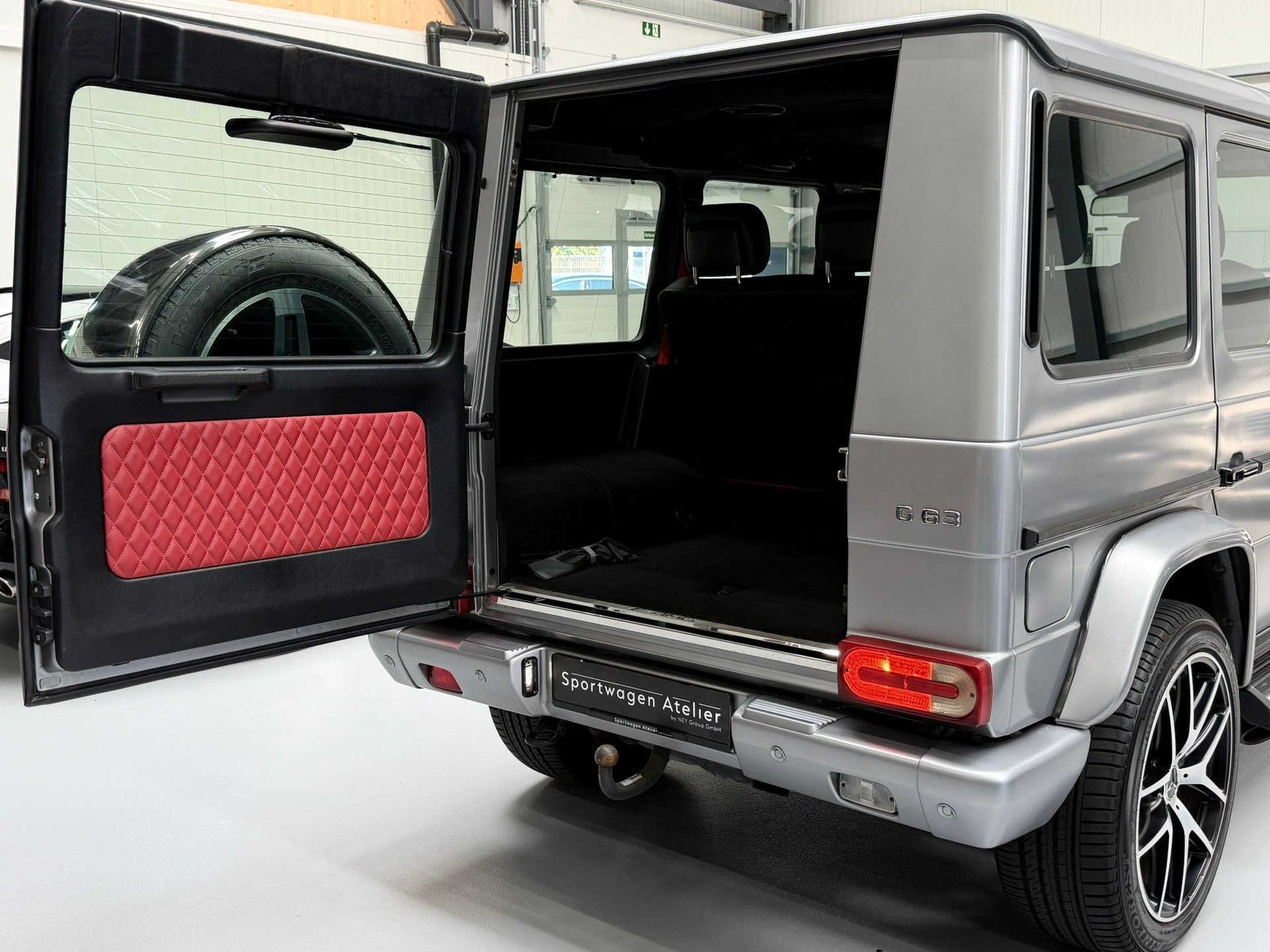 MERCEDES-BENZ G 63 AMG Automatic-image-27