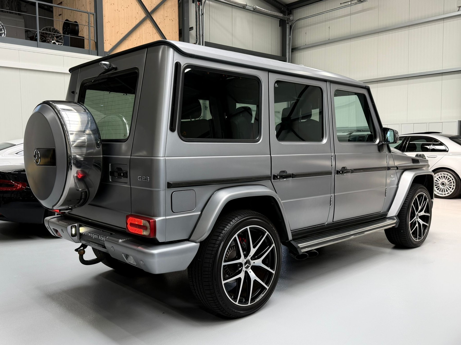MERCEDES-BENZ G 63 AMG Automatic-image-8