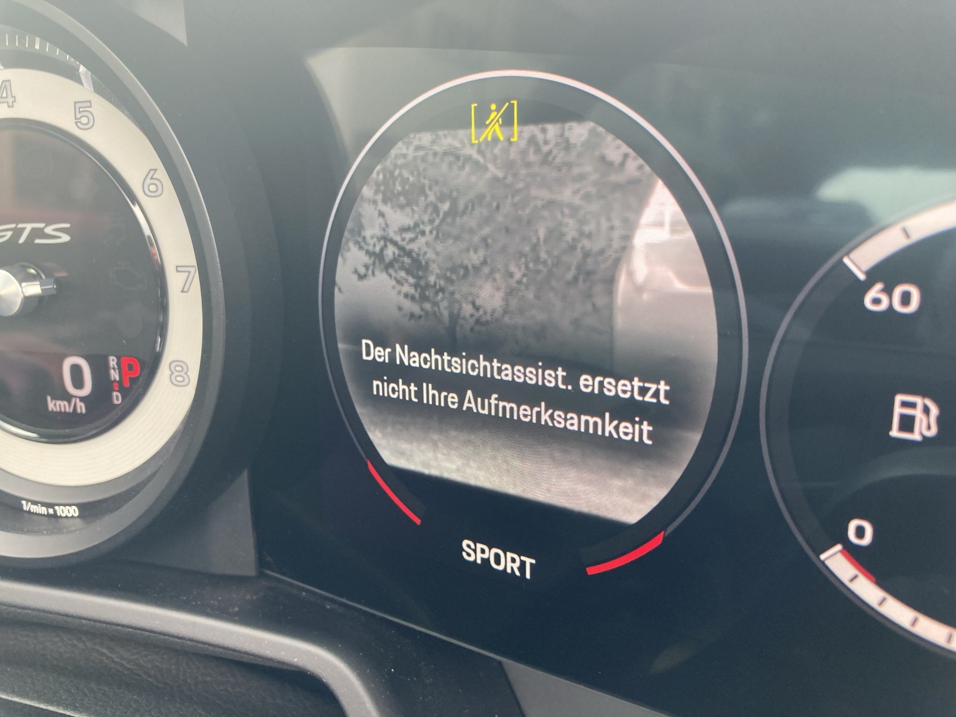 PORSCHE 911 Carrera 4 GTS Cabriolet-image-19