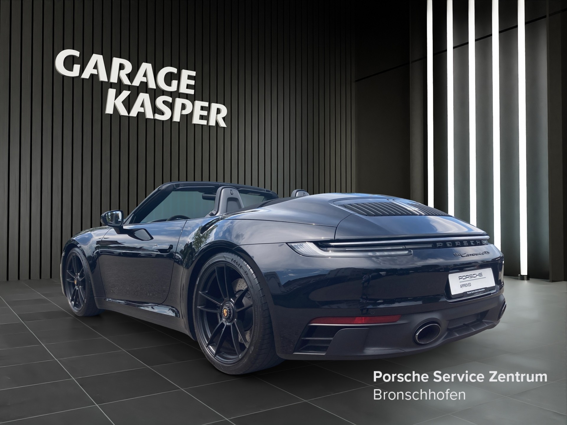 PORSCHE 911 Carrera 4 GTS Cabriolet-image-2