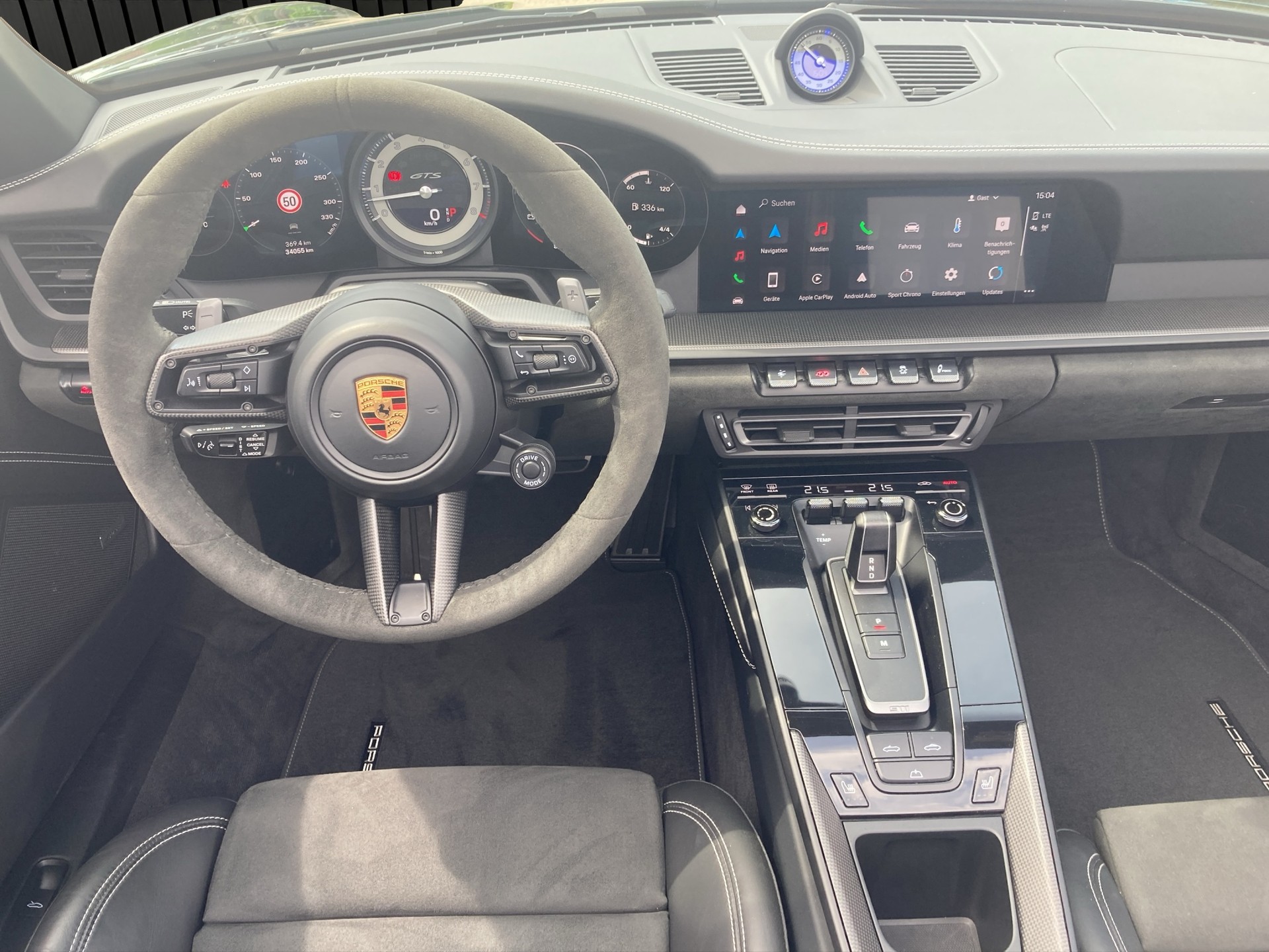 PORSCHE 911 Carrera 4 GTS Cabriolet-image-12