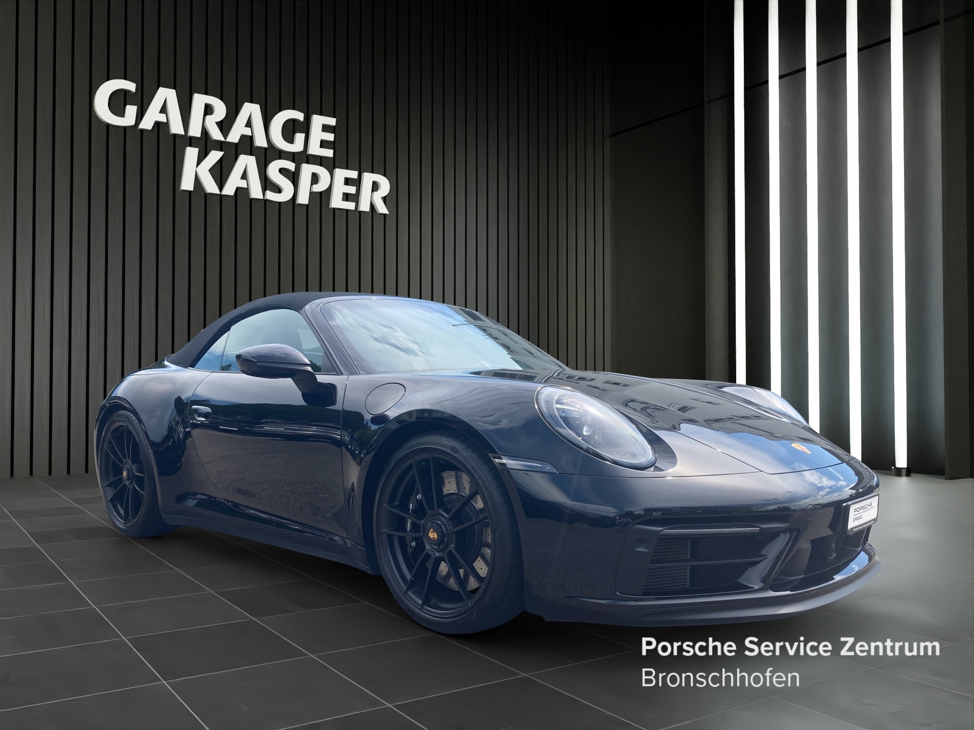 PORSCHE 911 Carrera 4 GTS Cabriolet-image-6