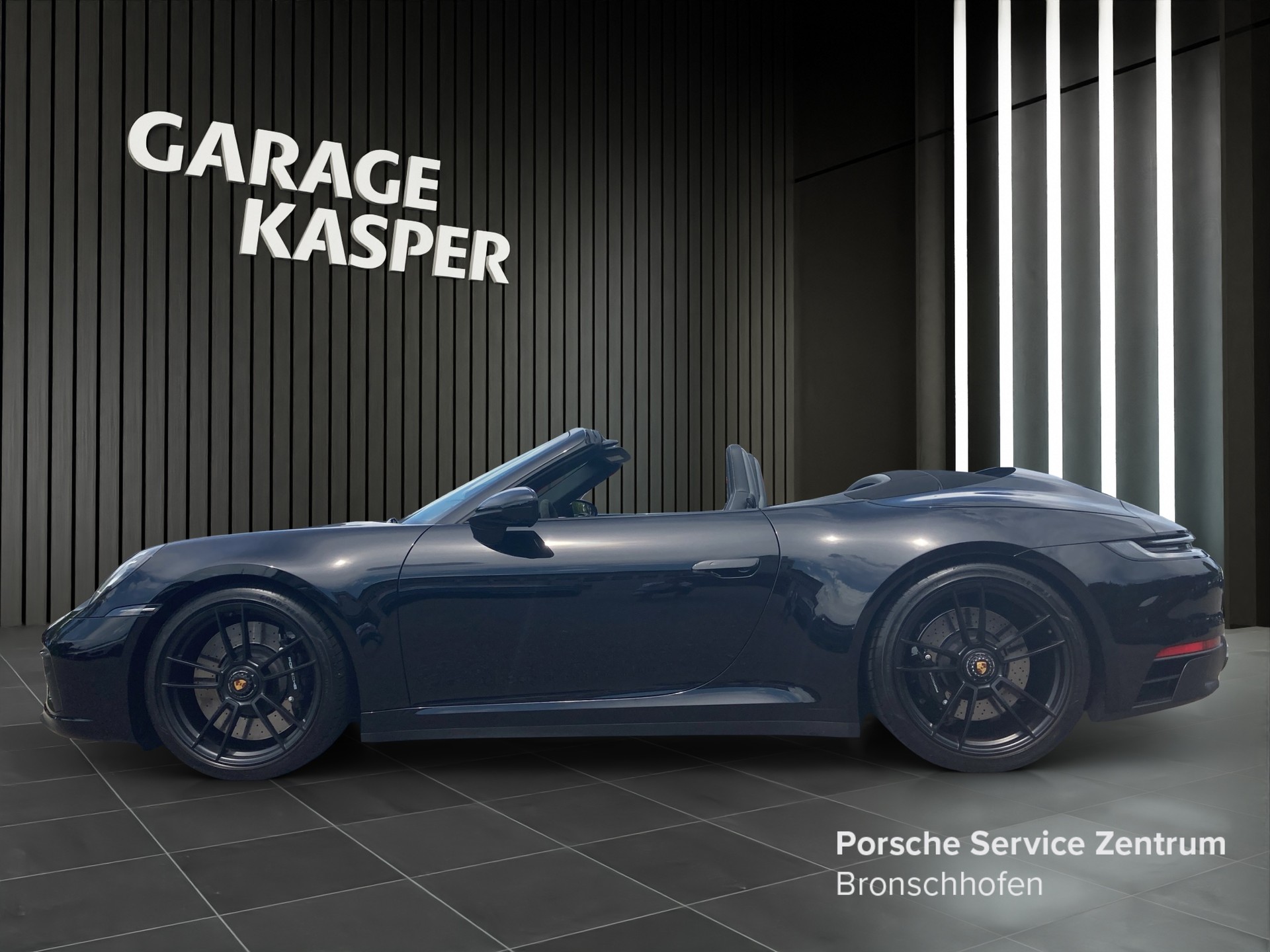 PORSCHE 911 Carrera 4 GTS Cabriolet-image-1
