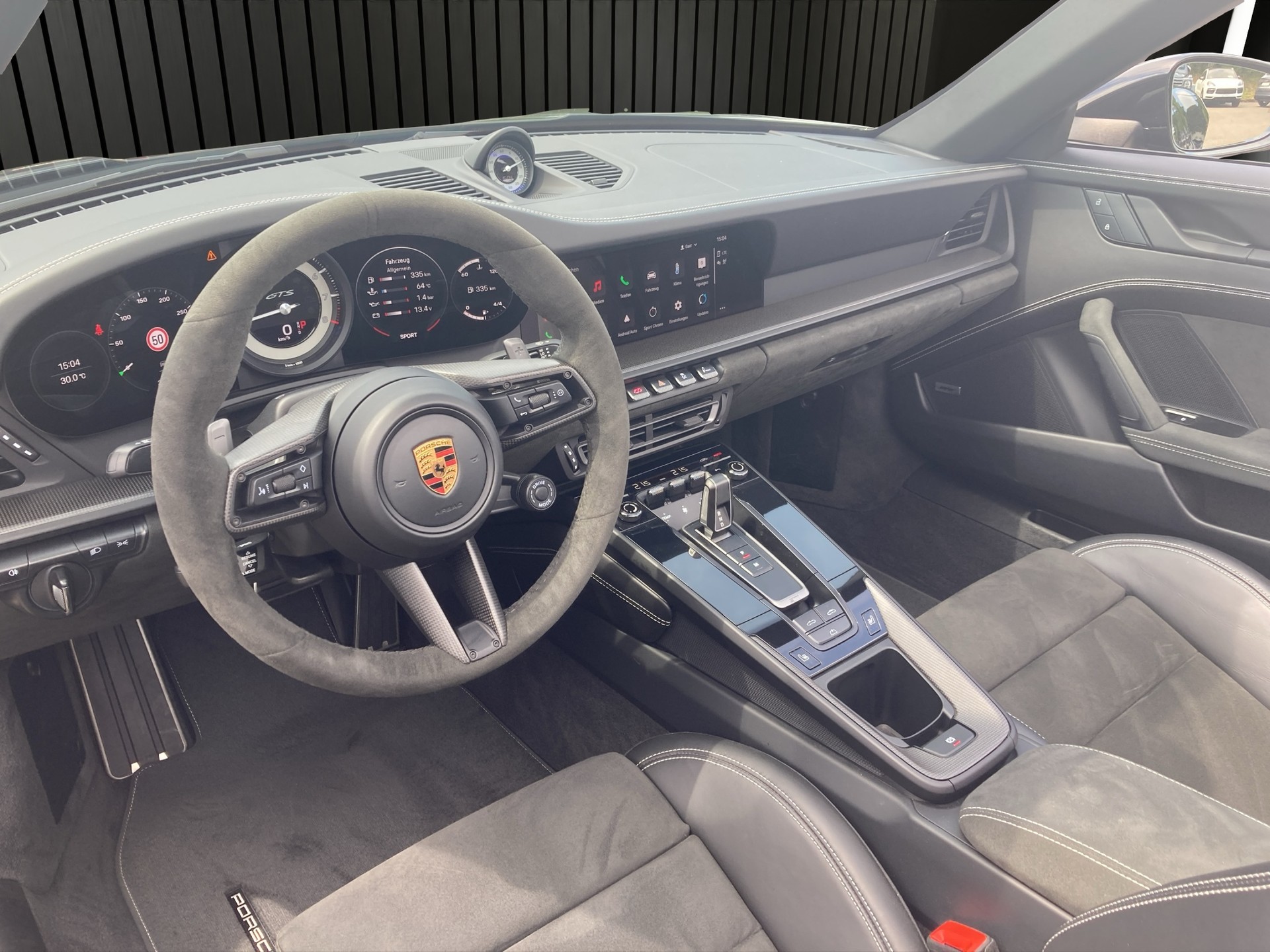 PORSCHE 911 Carrera 4 GTS Cabriolet-image-9