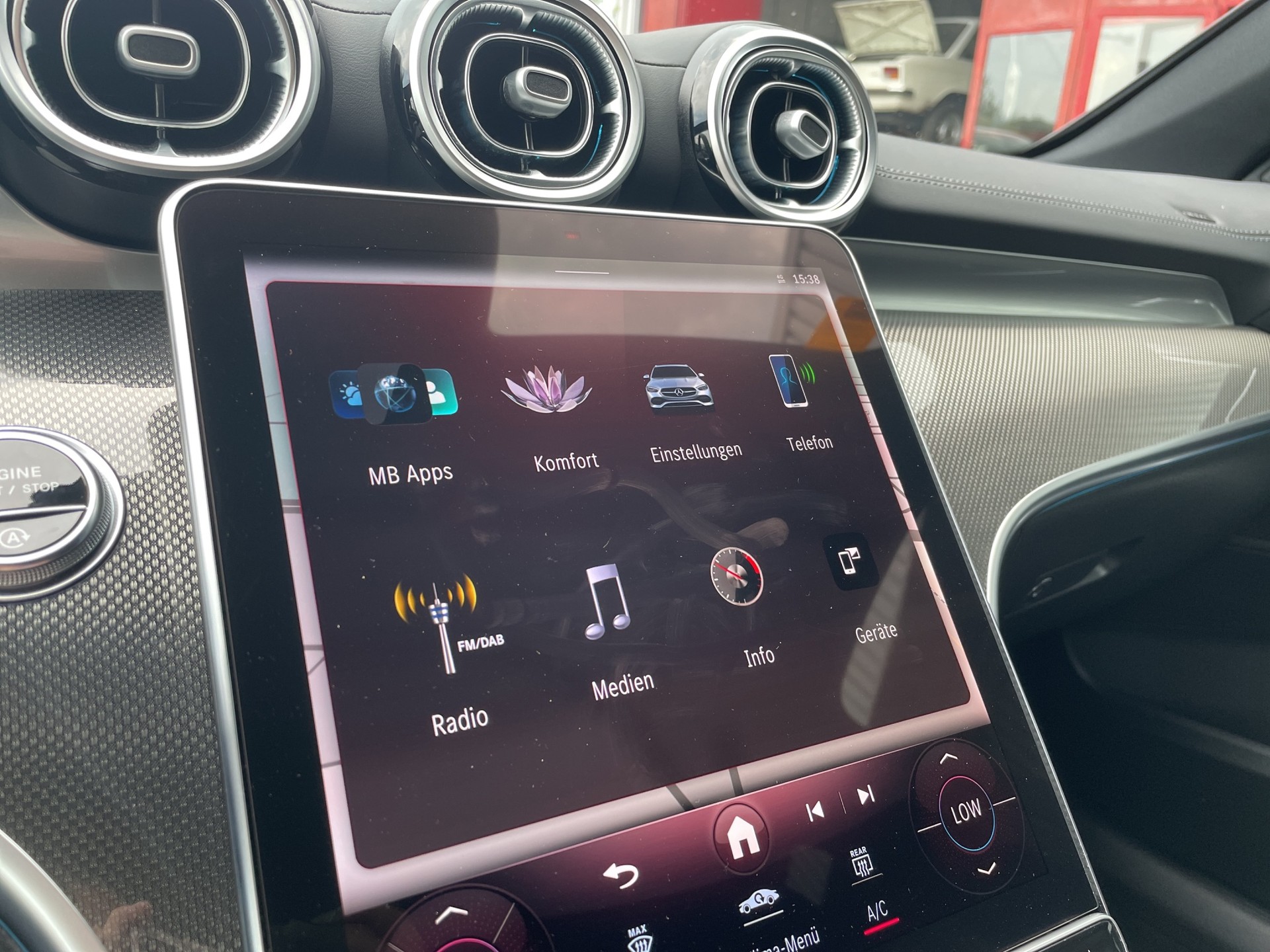MERCEDES-BENZ C 220 d AMG Line 4matic Kombi-image-17