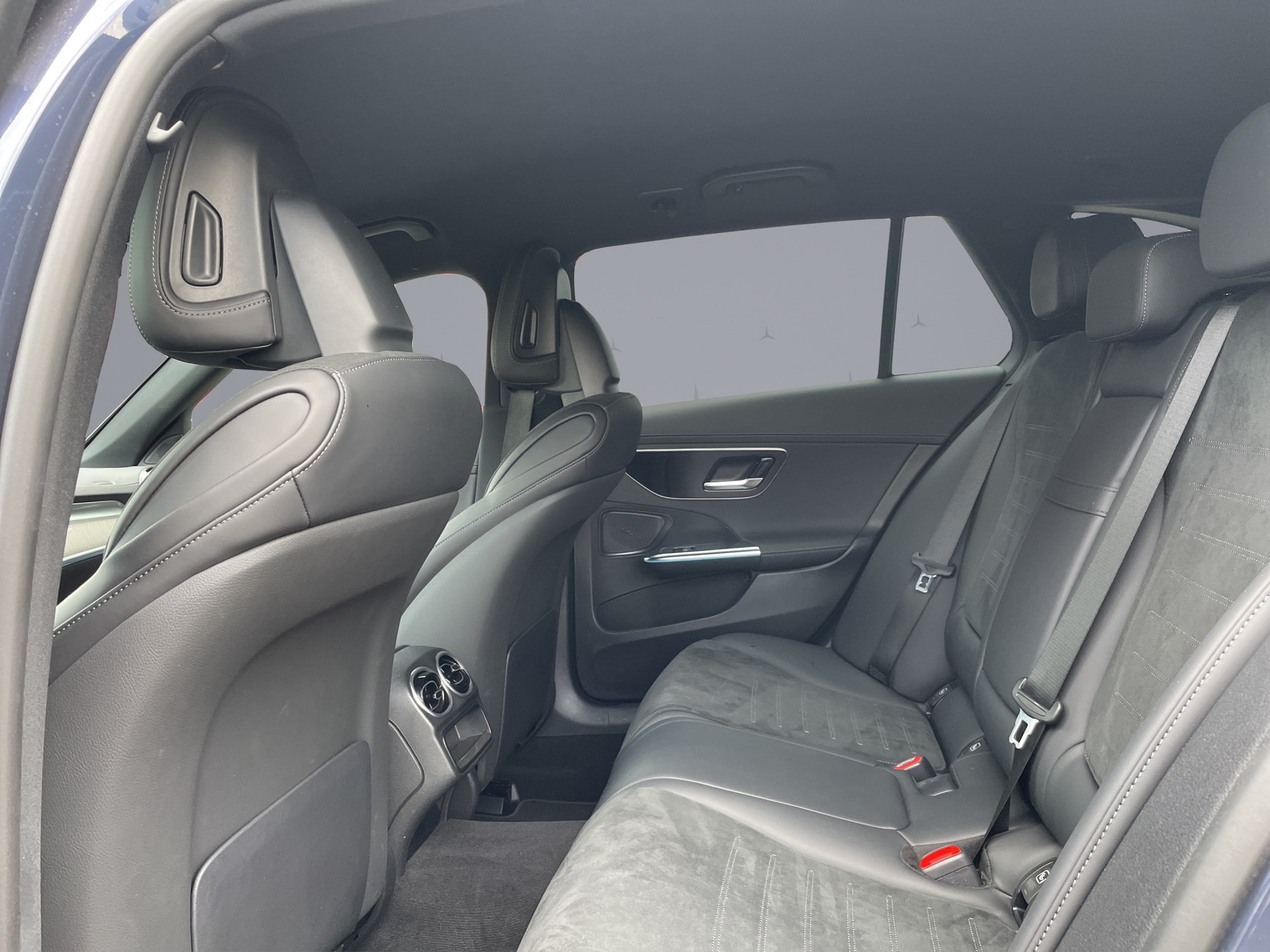 MERCEDES-BENZ C 220 d AMG Line 4matic Kombi-image-11