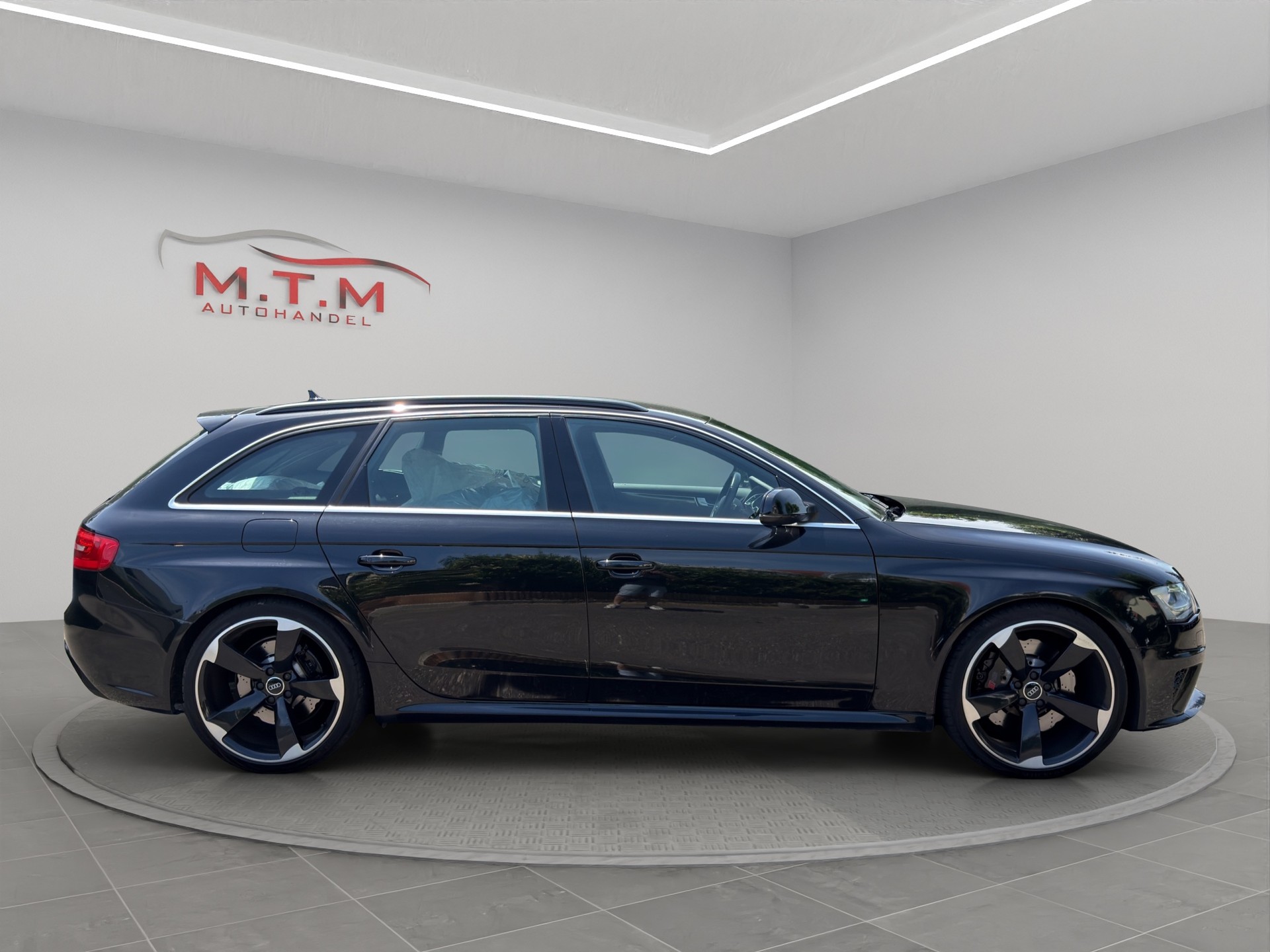 AUDI RS4 Avant 4.2 FSI V8 quattro S-tronic-image-11
