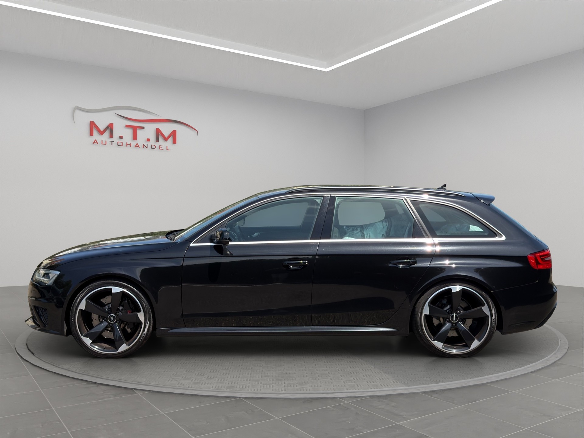 AUDI RS4 Avant 4.2 FSI V8 quattro S-tronic-image-5