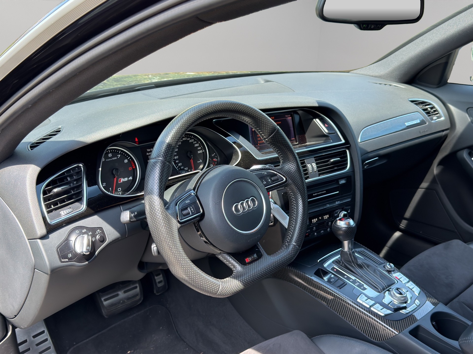 AUDI RS4 Avant 4.2 FSI V8 quattro S-tronic-image-13