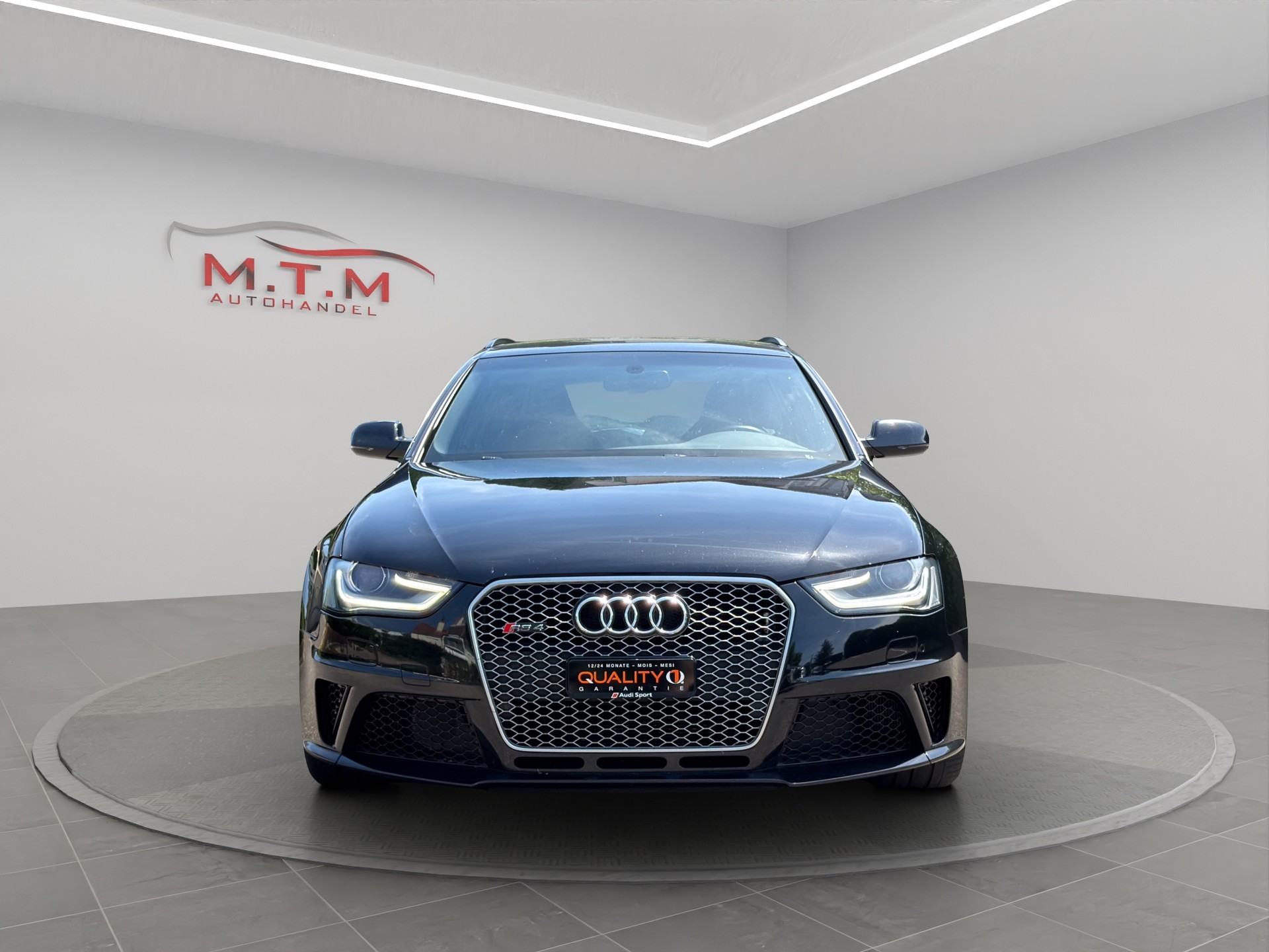 AUDI RS4 Avant 4.2 FSI V8 quattro S-tronic-image-2