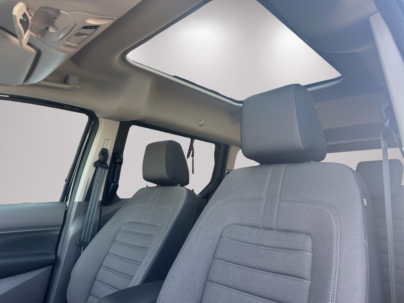 FORD Grand Tourneo Connect 1.5 EcoBlue Titanium Automat-image-10