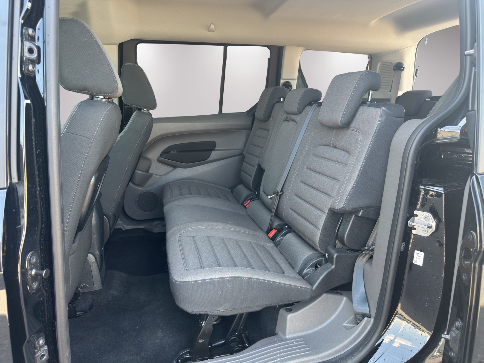 FORD Grand Tourneo Connect 1.5 EcoBlue Titanium Automat-image-14