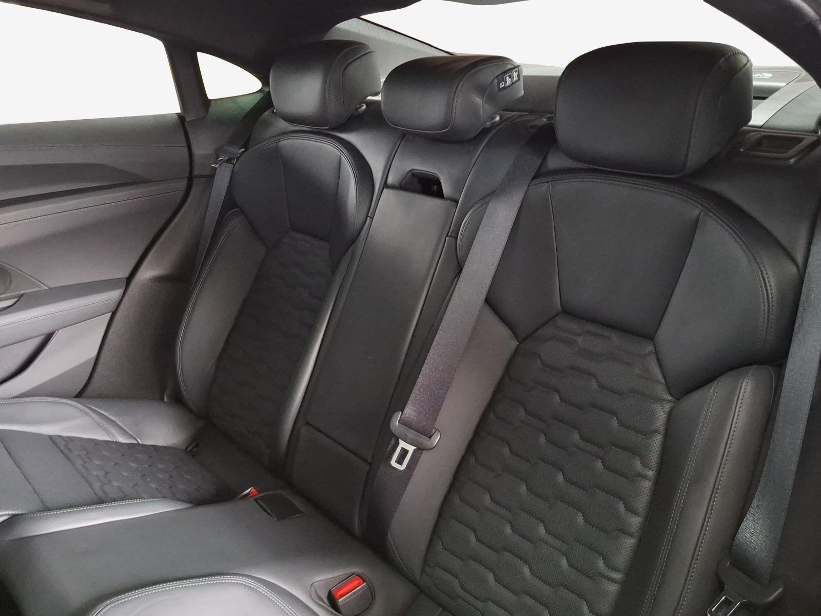 AUDI RS e-tron GT quattro-image-12