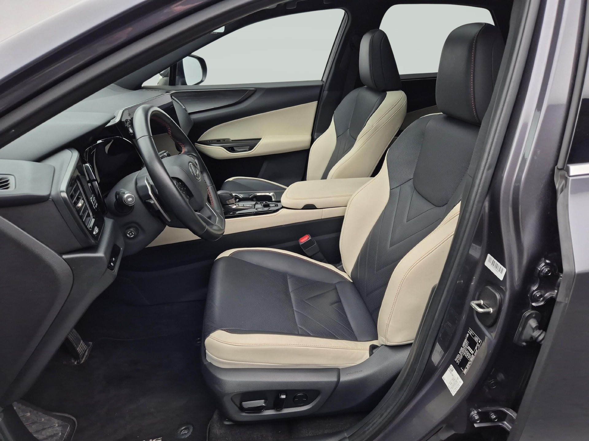 LEXUS NX 450h+ Excellence / Leasing ab. 0.99%-image-3