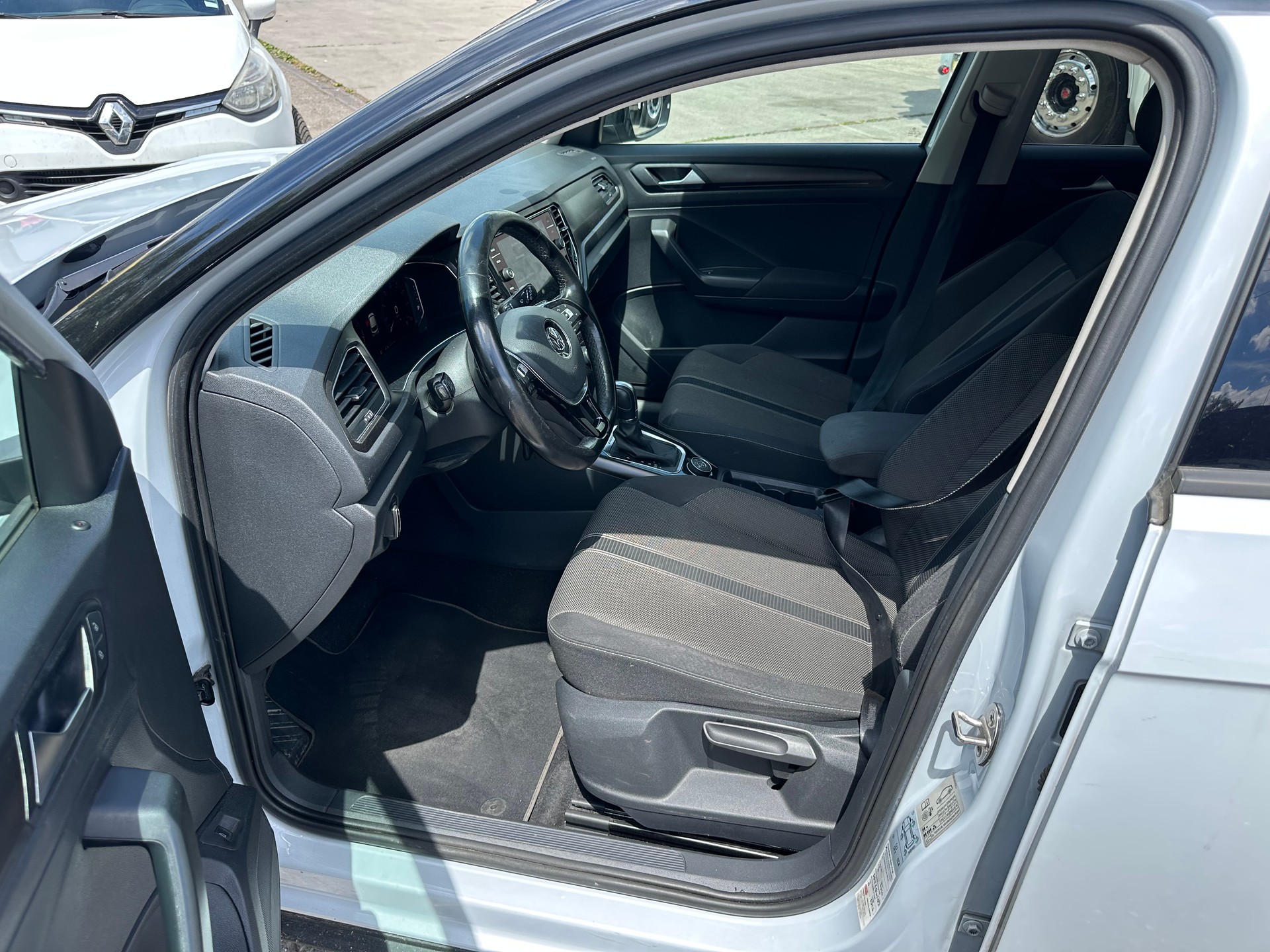 VW T-Roc 2.0 TSI Advance DSG 4Motion-image-12