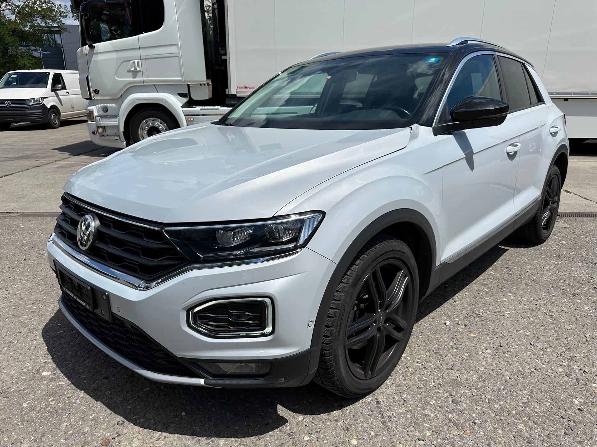VW T-Roc 2.0 TSI Advance DSG 4Motion-image-1