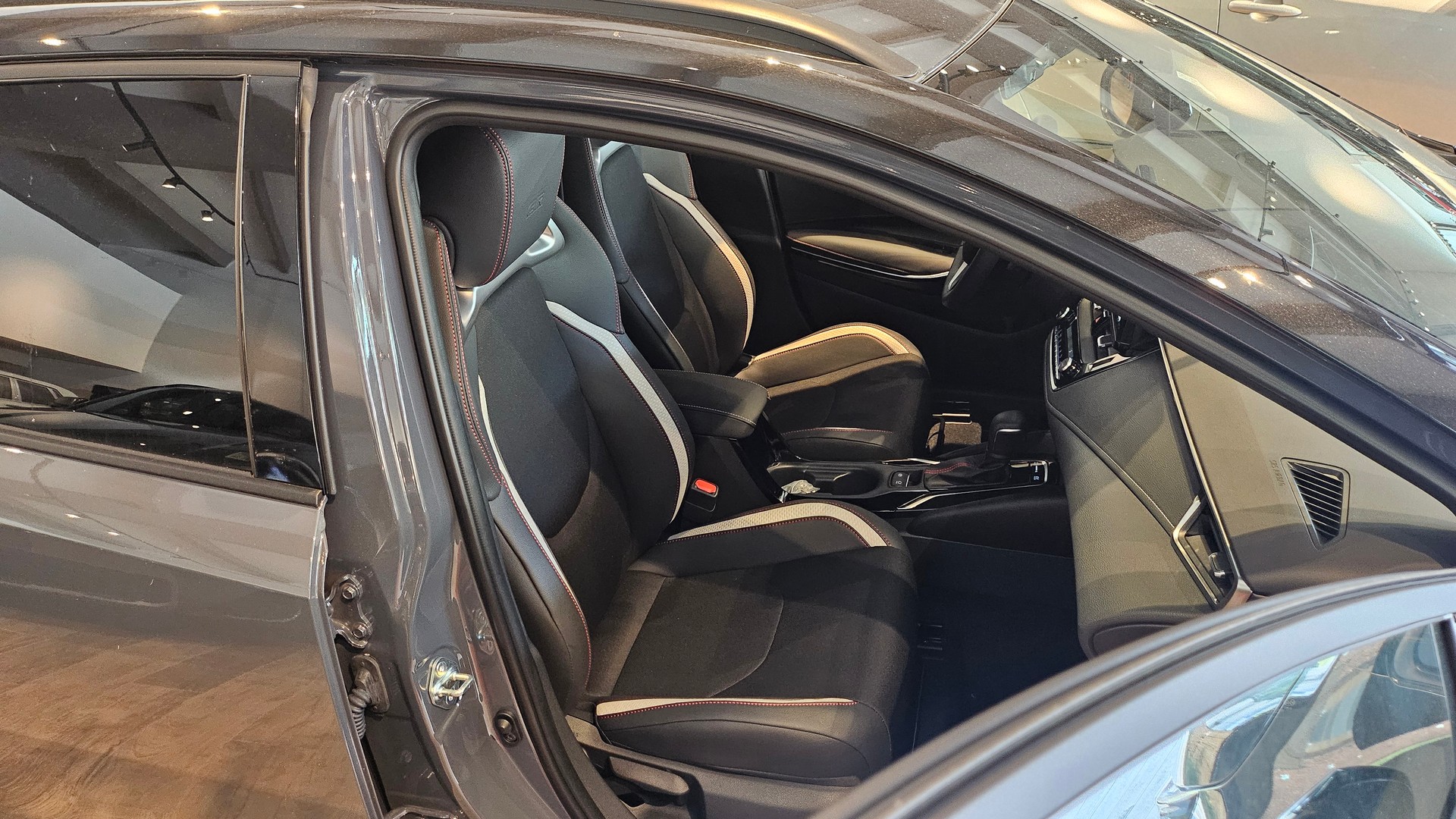 TOYOTA Corolla Touring Sports 2.0 HSD GR Sport e-CVTđ„-image-17
