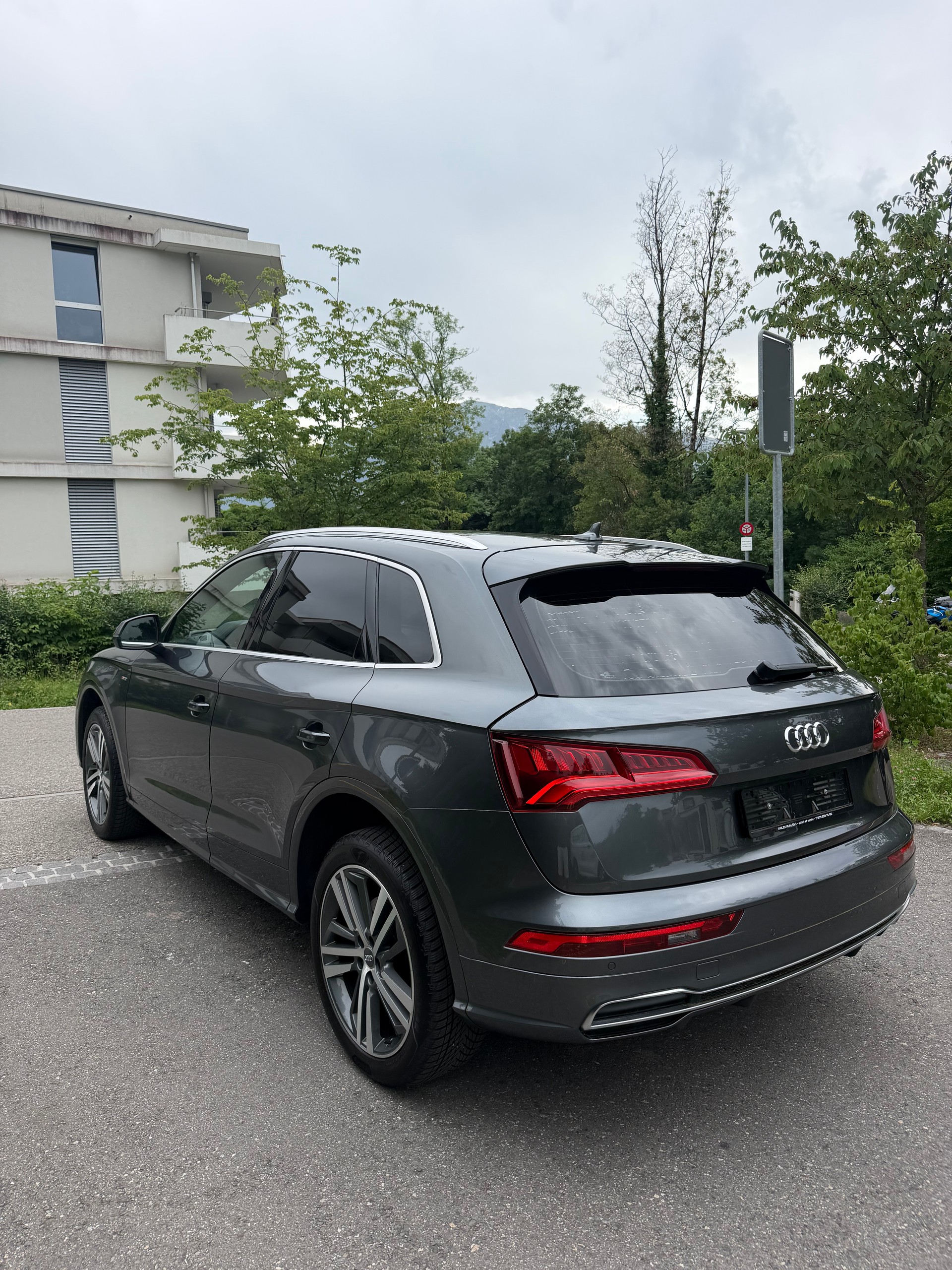 AUDI Q5 2.0 TDI sport quattro-image-2