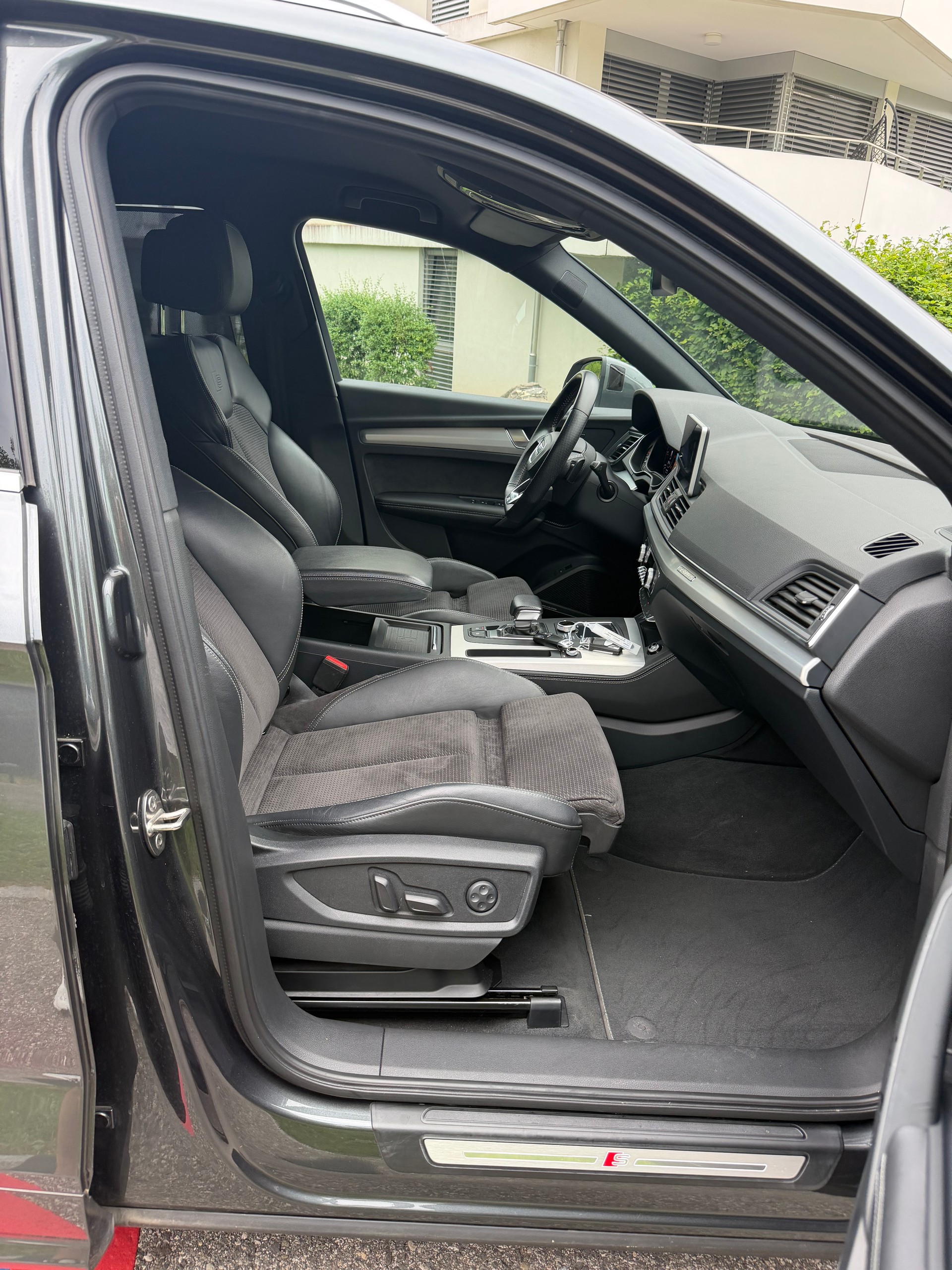 AUDI Q5 2.0 TDI sport quattro-image-11