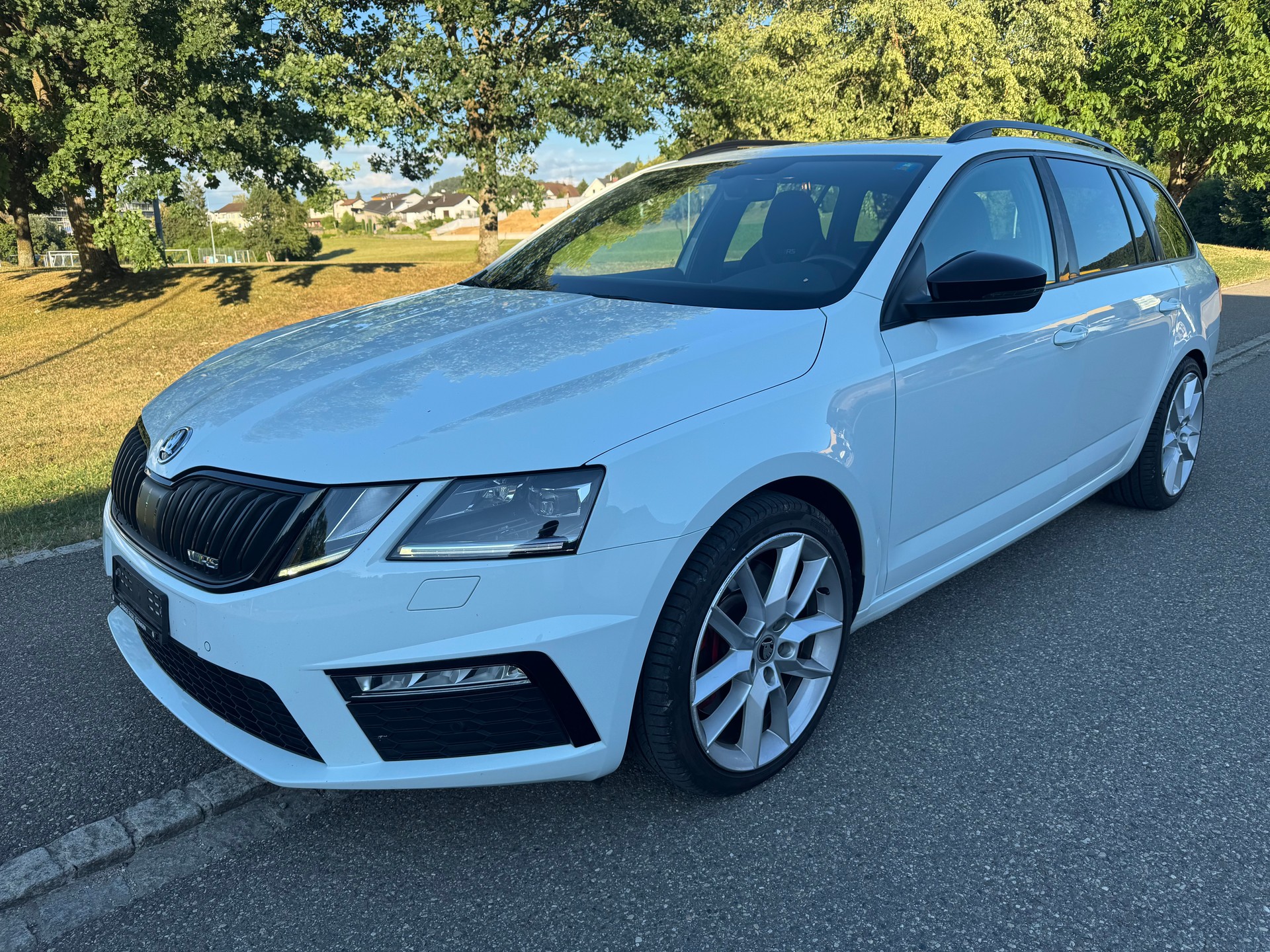 SKODA Octavia Combi 2.0 TSI RS Value DSG-image-0