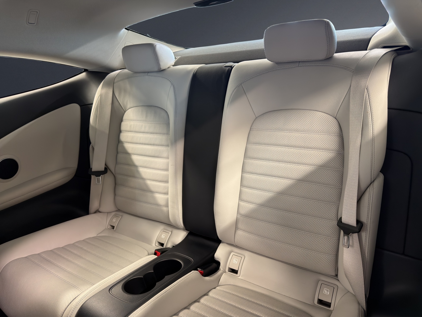 MERCEDES-BENZ C 250 AMG Line-image-16