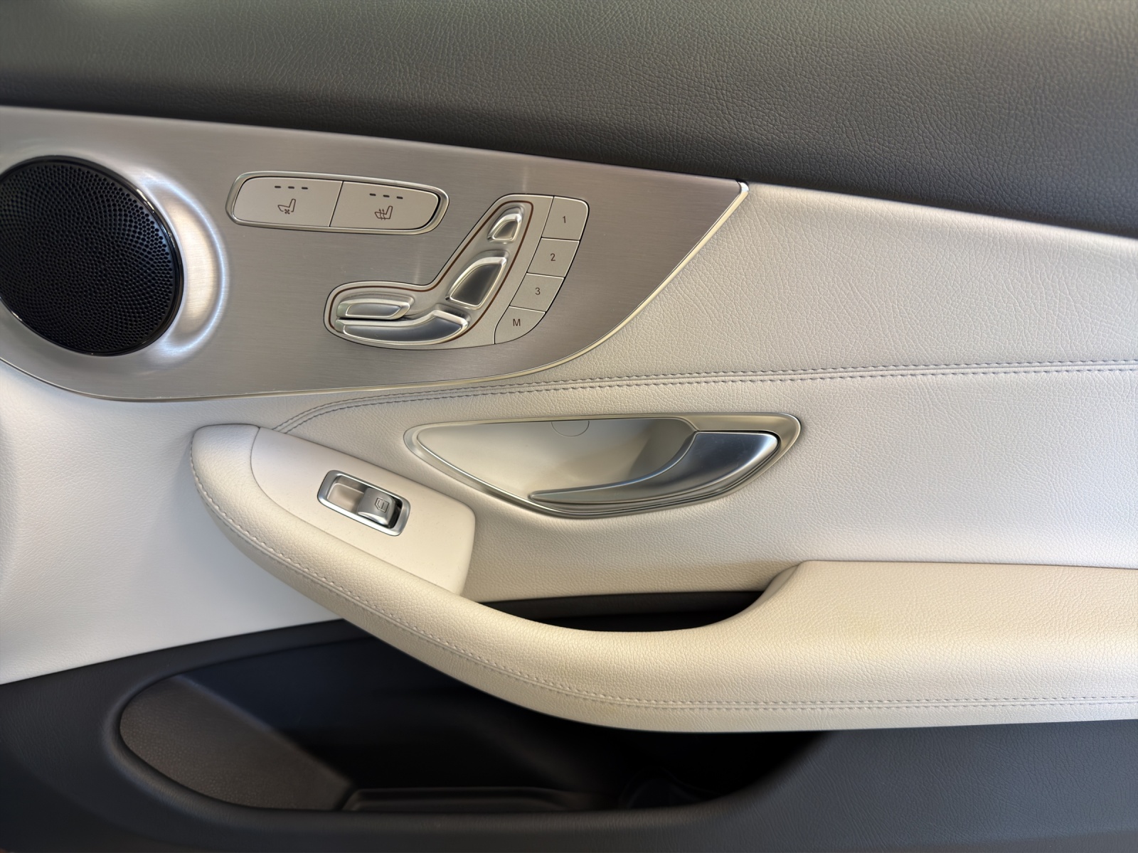 MERCEDES-BENZ C 250 AMG Line-image-8