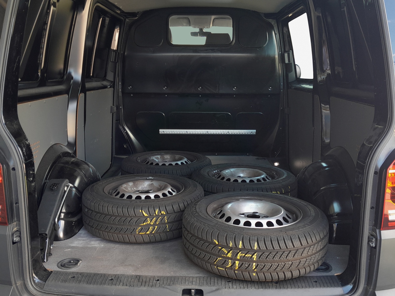 VW T6.1 2.0 TDI DSG-image-12