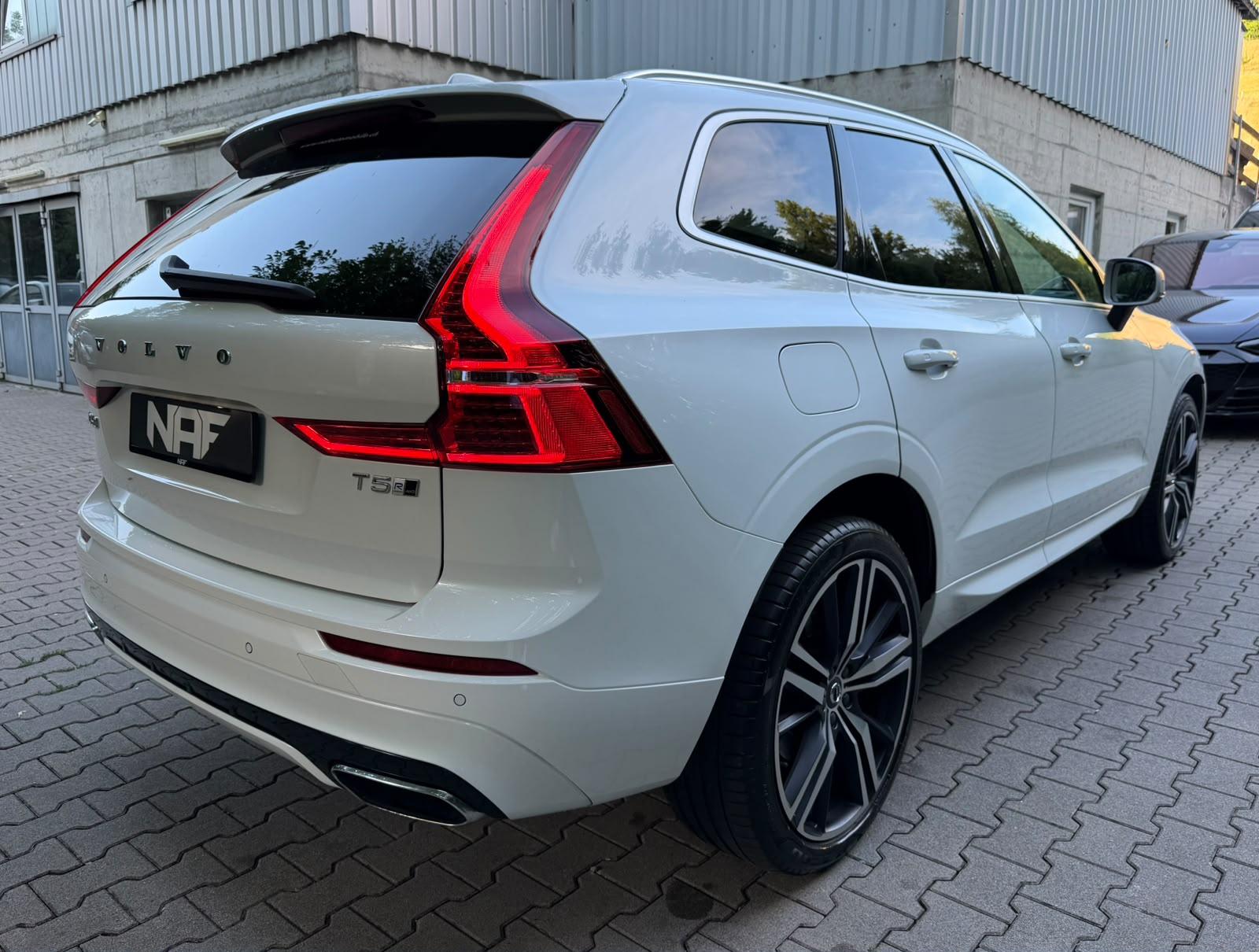 VOLVO XC60 T5 AWD R-Design Geartronic-image-7