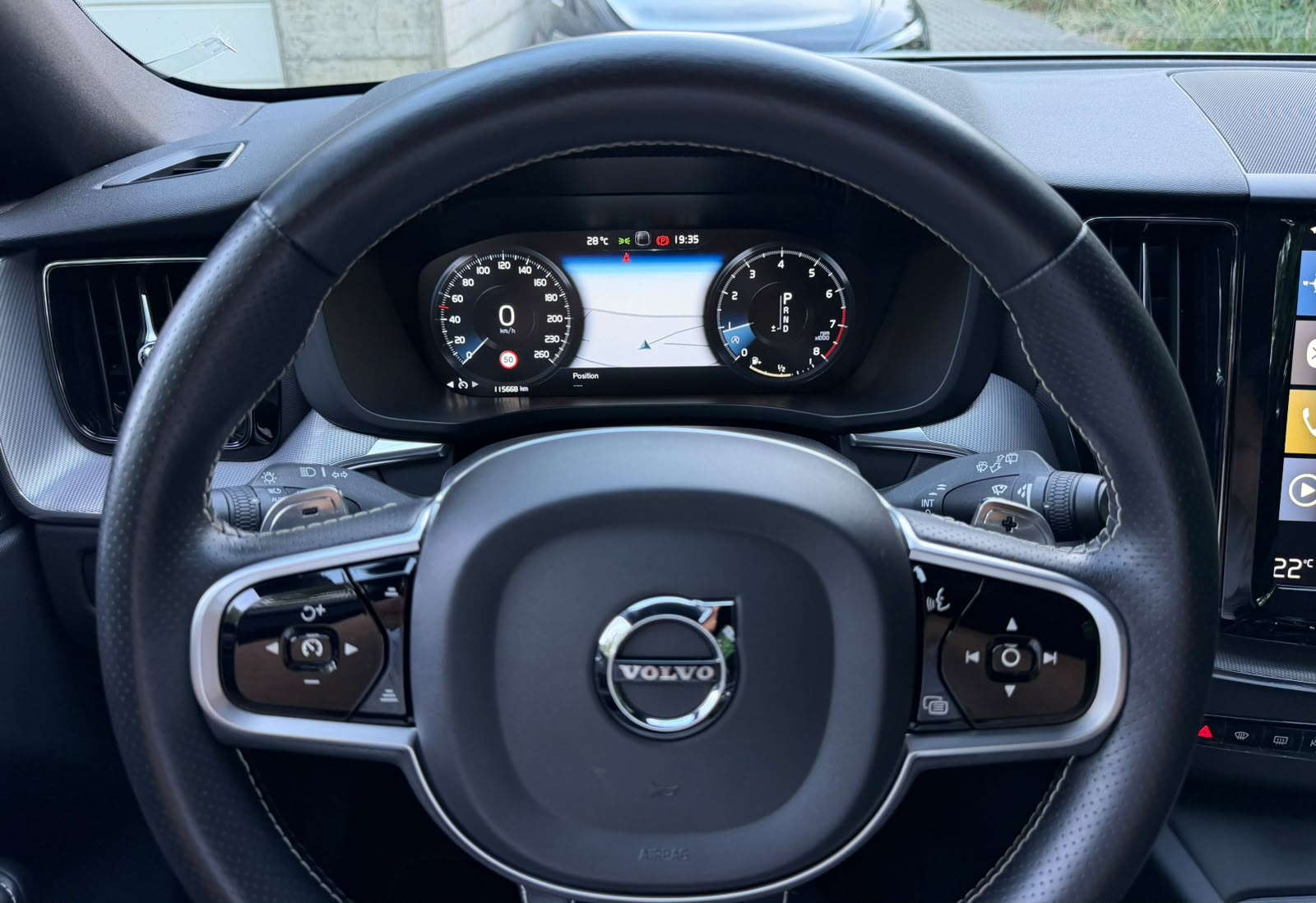 VOLVO XC60 T5 AWD R-Design Geartronic-image-30